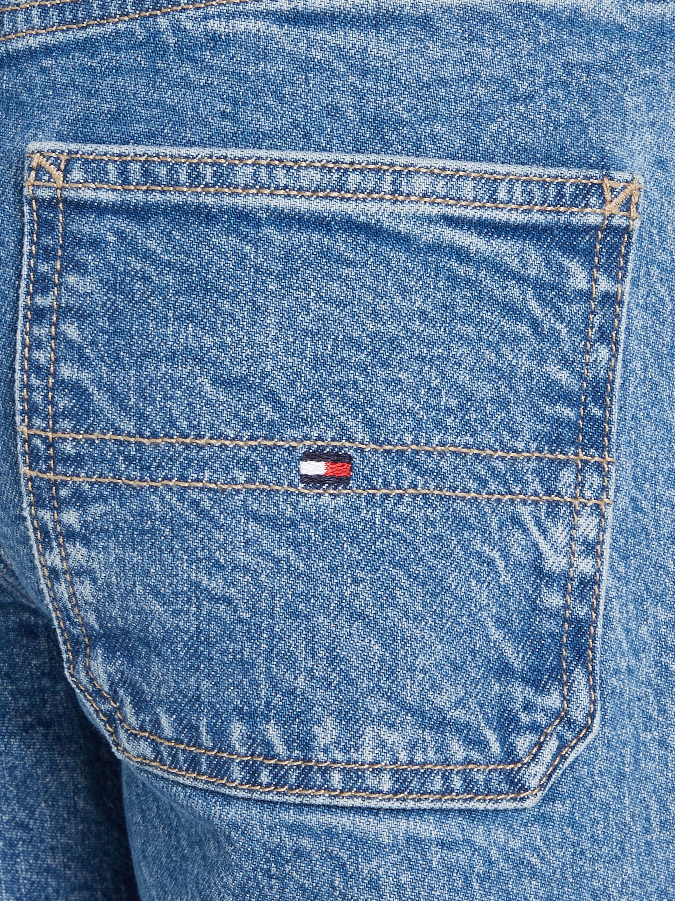 Tommy Hilfiger Straight-Jeans »SKATER MID SALT&PEPPER DENIM«, Kinder bis 16 Jahre mit gestickter Logoflagge