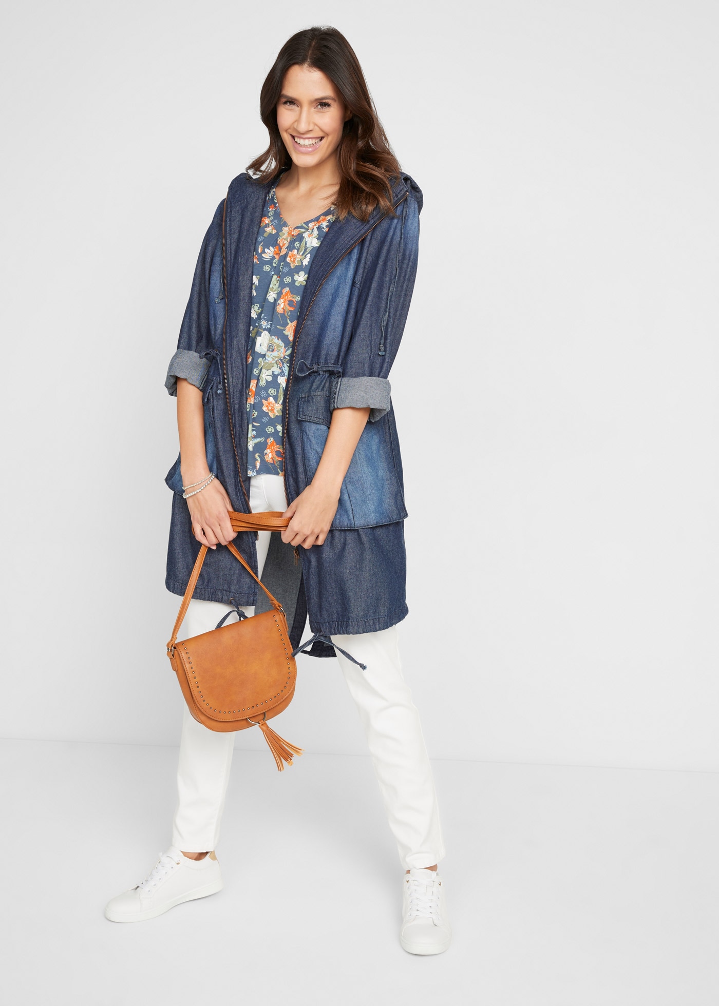 bonprix T-Shirt »Shirt mit Druck, kurzarm« lockere Passform, Kurzarm, mit All-Over Print, mit V-Ausschnitt