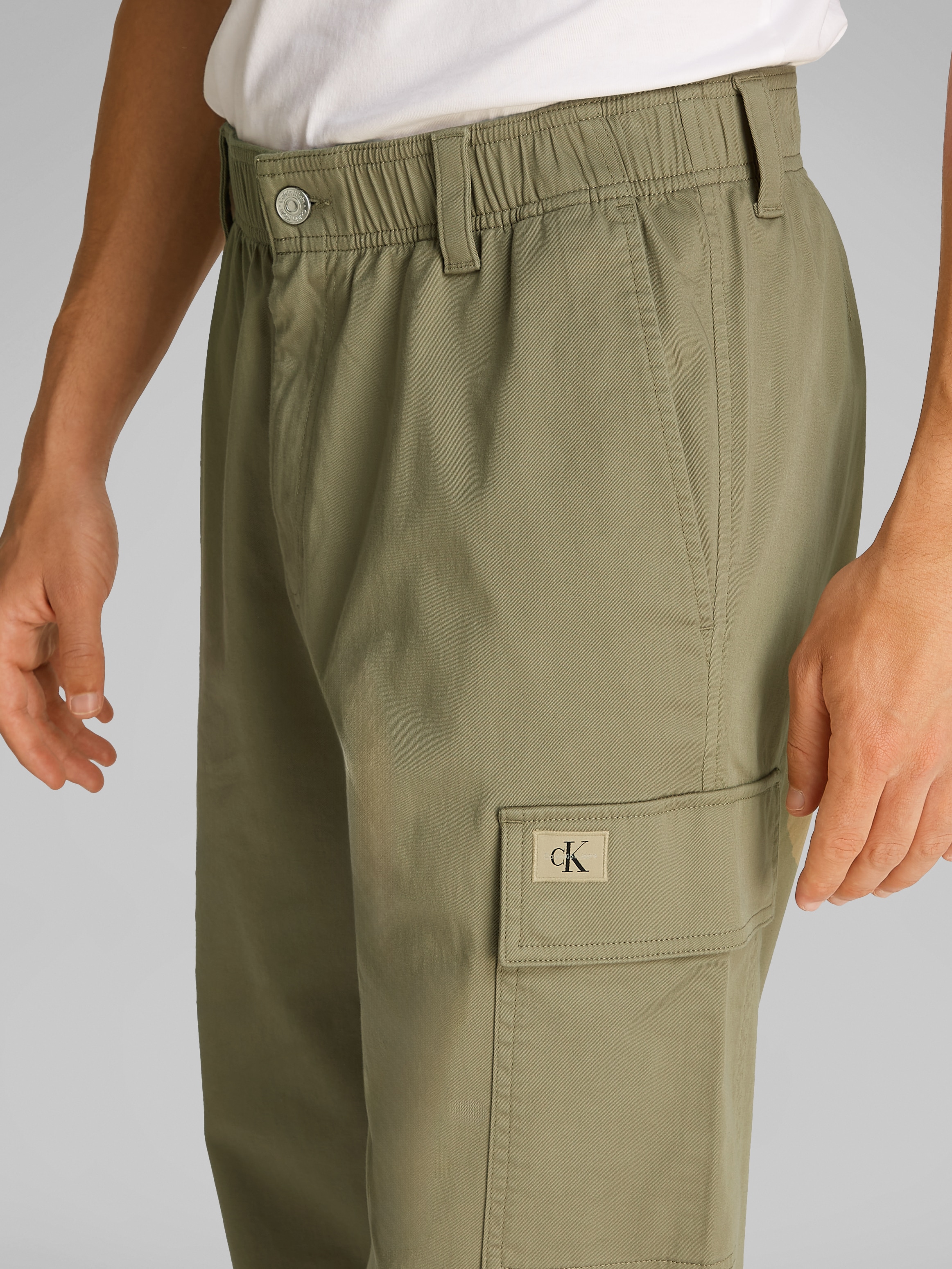 Calvin Klein Jeans Cargohose »REGULAR STRAIGHT CARGO«, mit Logoprägung