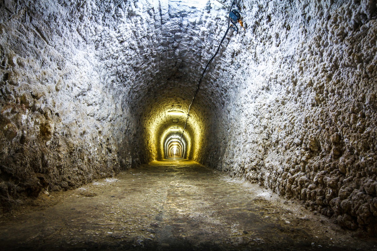 Image of Papermoon Fototapete "Tunnel"