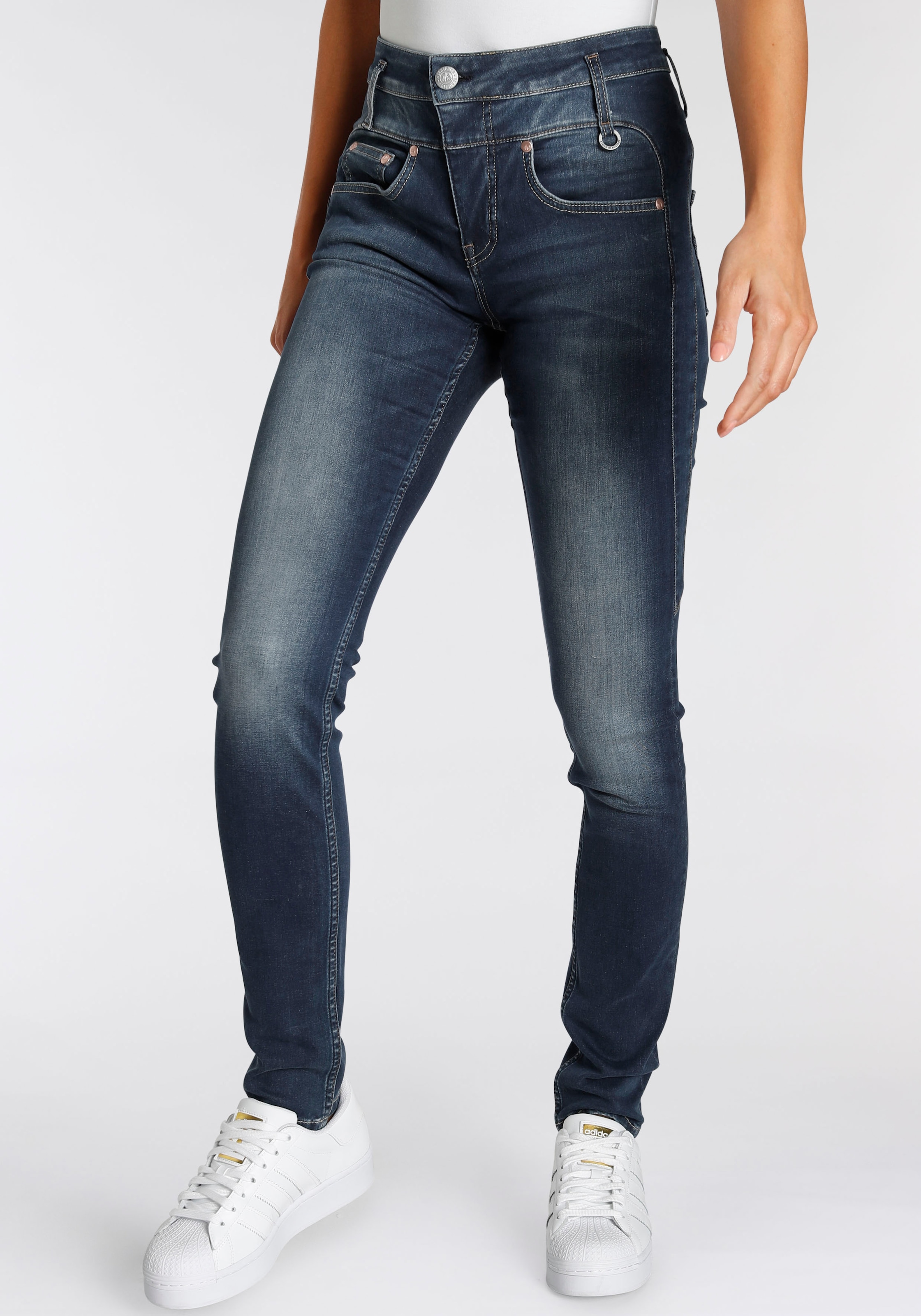 Herrlicher Slim-fit-Jeans »SHARP SLIM REUSED DENIM«, Nachhaltige Premium-Qualität enthält recyceltes Material