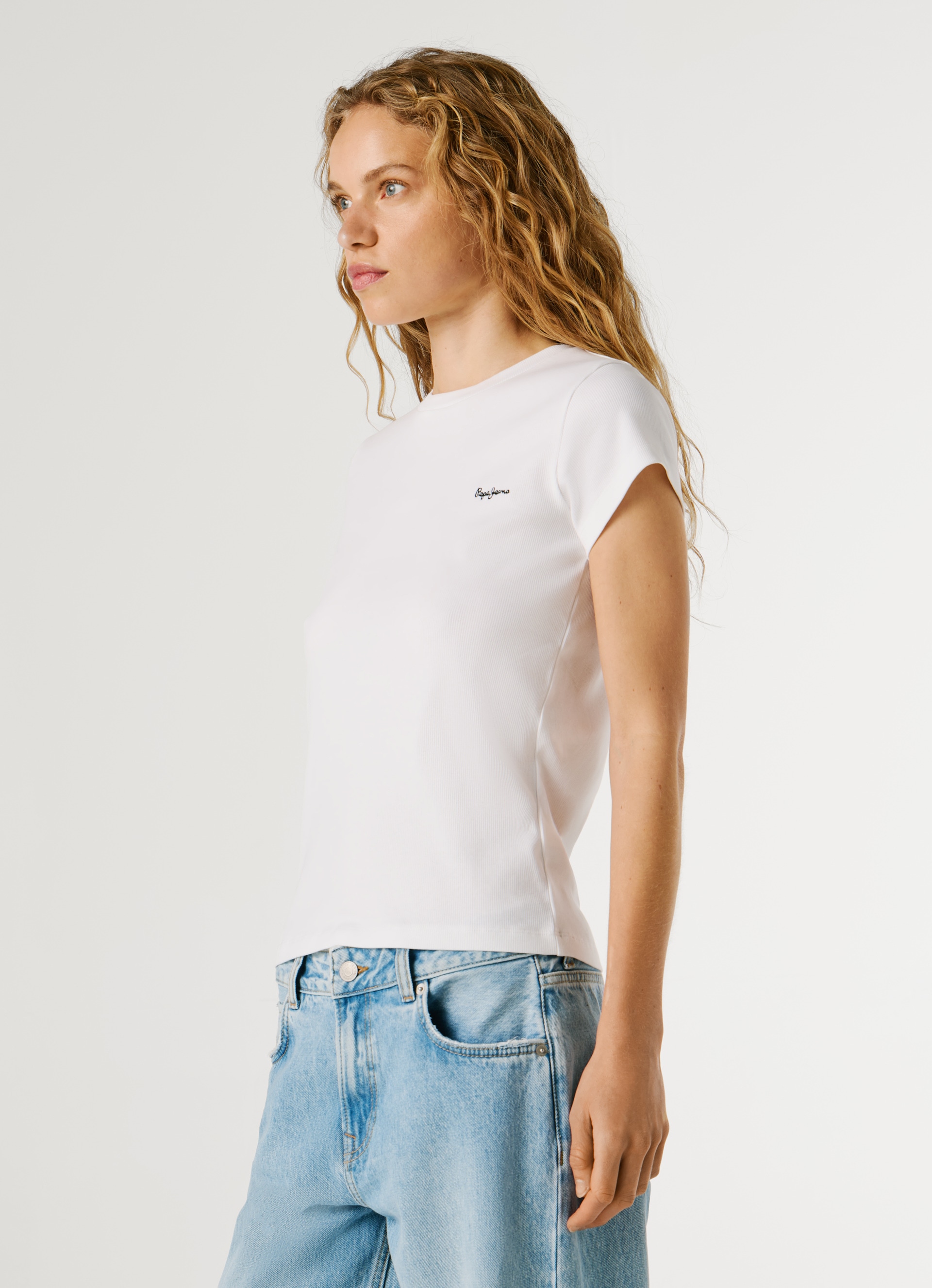 Pepe Jeans T-shirt »MERIDA« aus elastischem Rippstoff, Rundhalsform