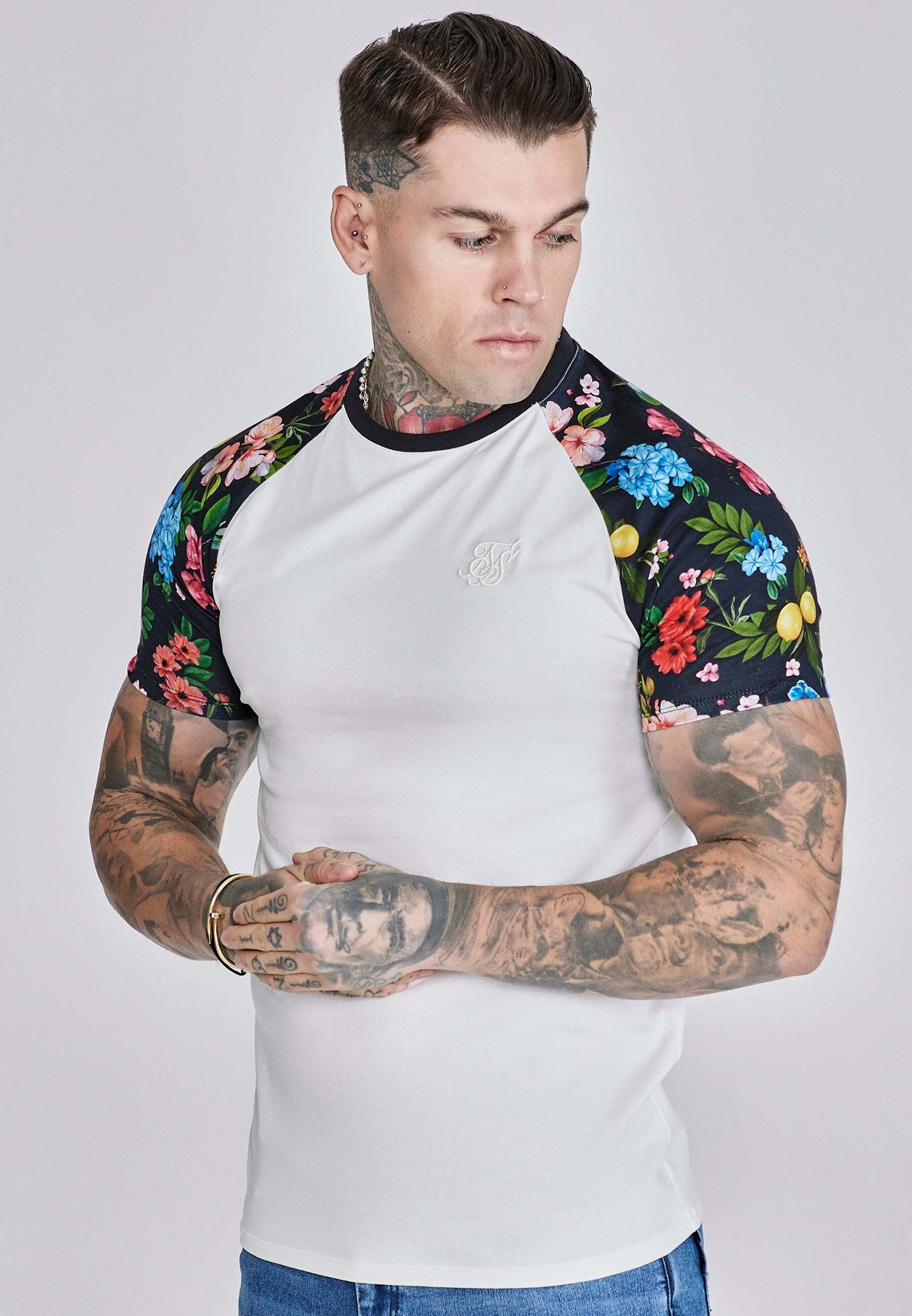 Image of Siksilk T-Shirt "Siksilk T-Shirt Raglan T-Shirt"