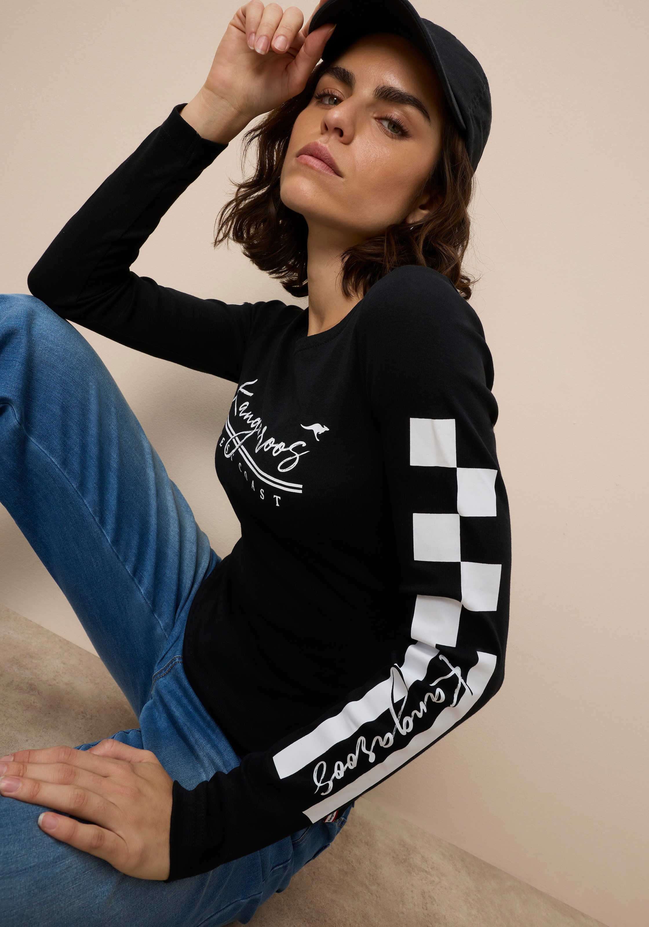 KangaROOS Langarmshirt mit Rundhalsausschnitt, hüftbedeckende Länge, Langarm-Design