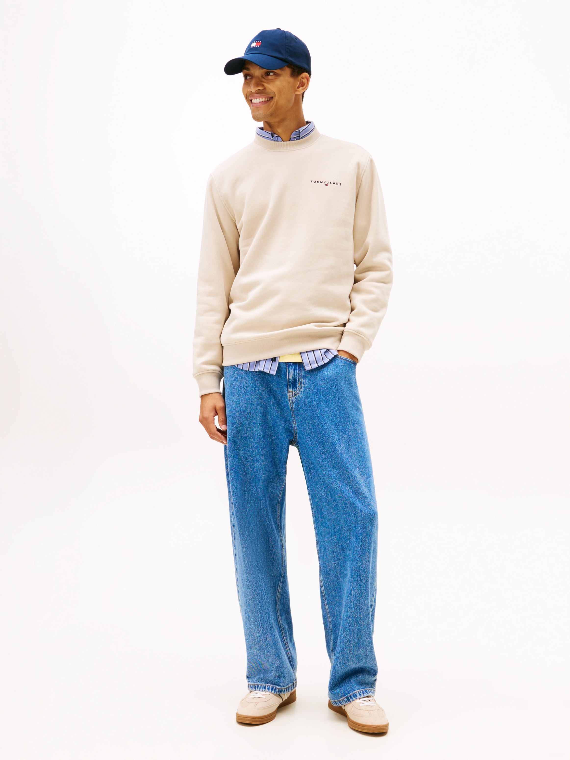 Tommy Jeans »TJM REG LINEAR CREW EXT«, mit Logostickerei
