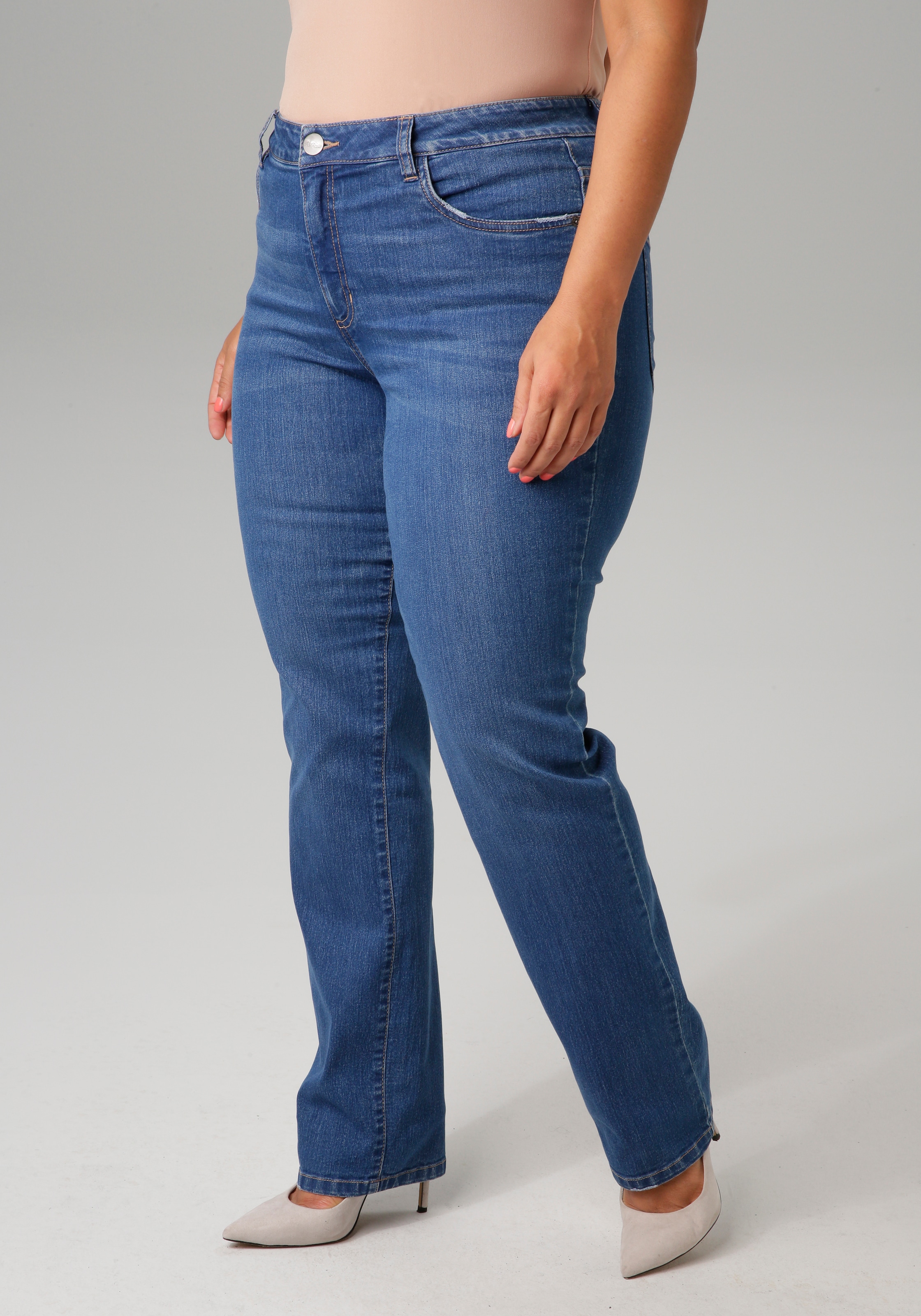 Aniston PLUS Straight-Jeans, mit leichtem Used-Effekt - NEUE KOLLEKTION