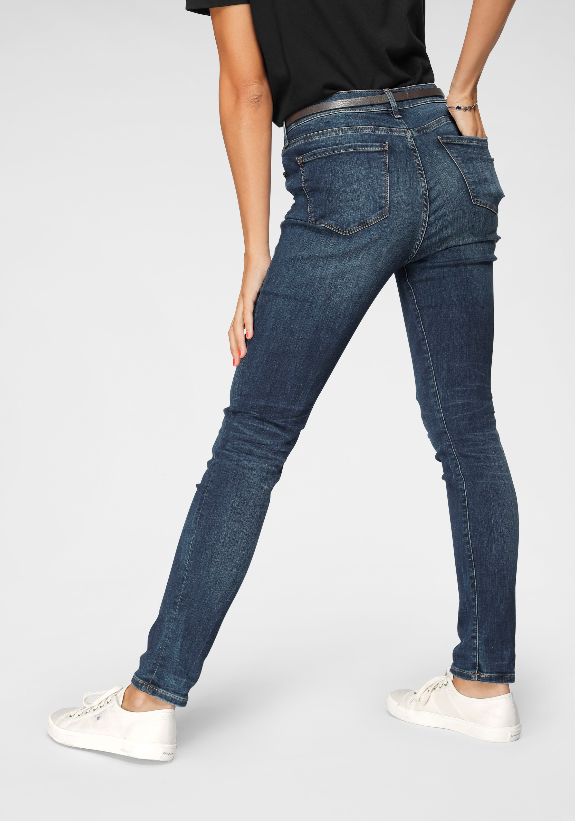 Skinny-fit-Jeans »COMO SKINNY RW DOREEN«, mit Fade-Effekten & Tommy Hilfiger Logo-Flag