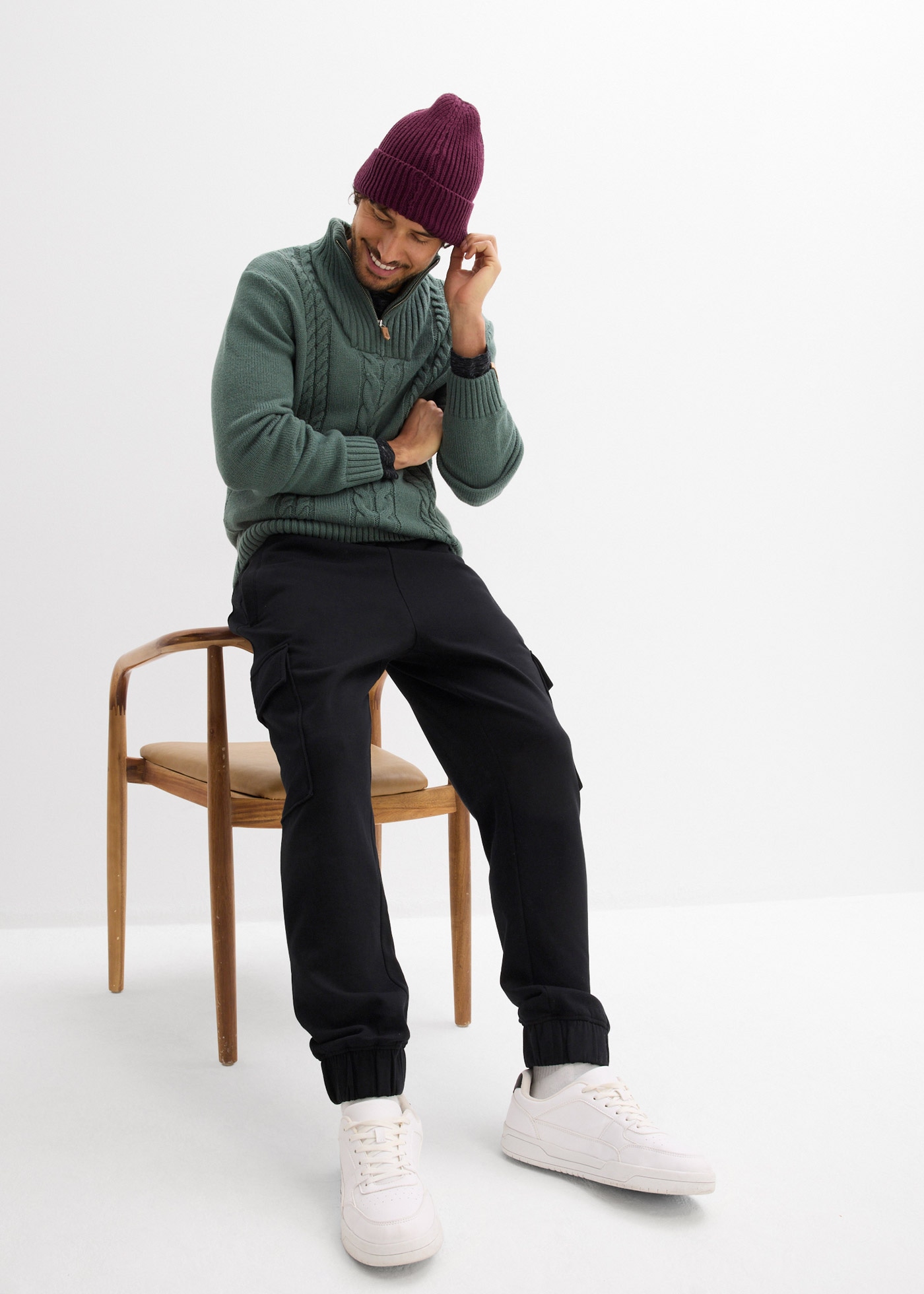 bonprix Pantalon de jogging  aus reiner Baumwolle, weich angerautes Innenmaterial, Loose Fit