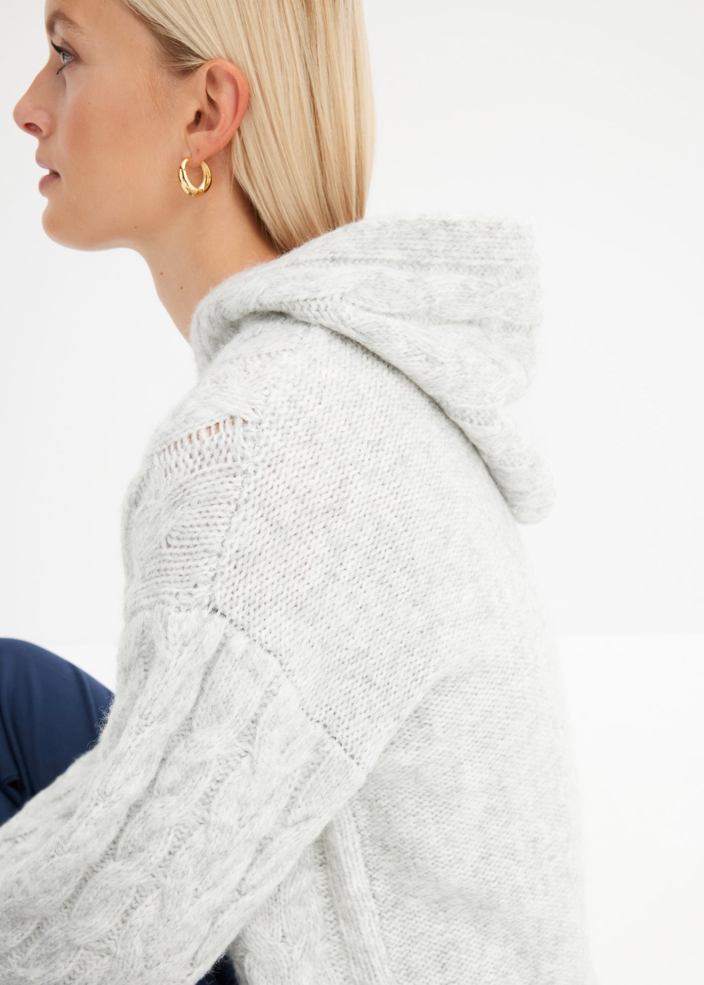 bonprix Strickpullover aus Polyester, Polyacryl, Polyamid und Wolle, mit Kapuze