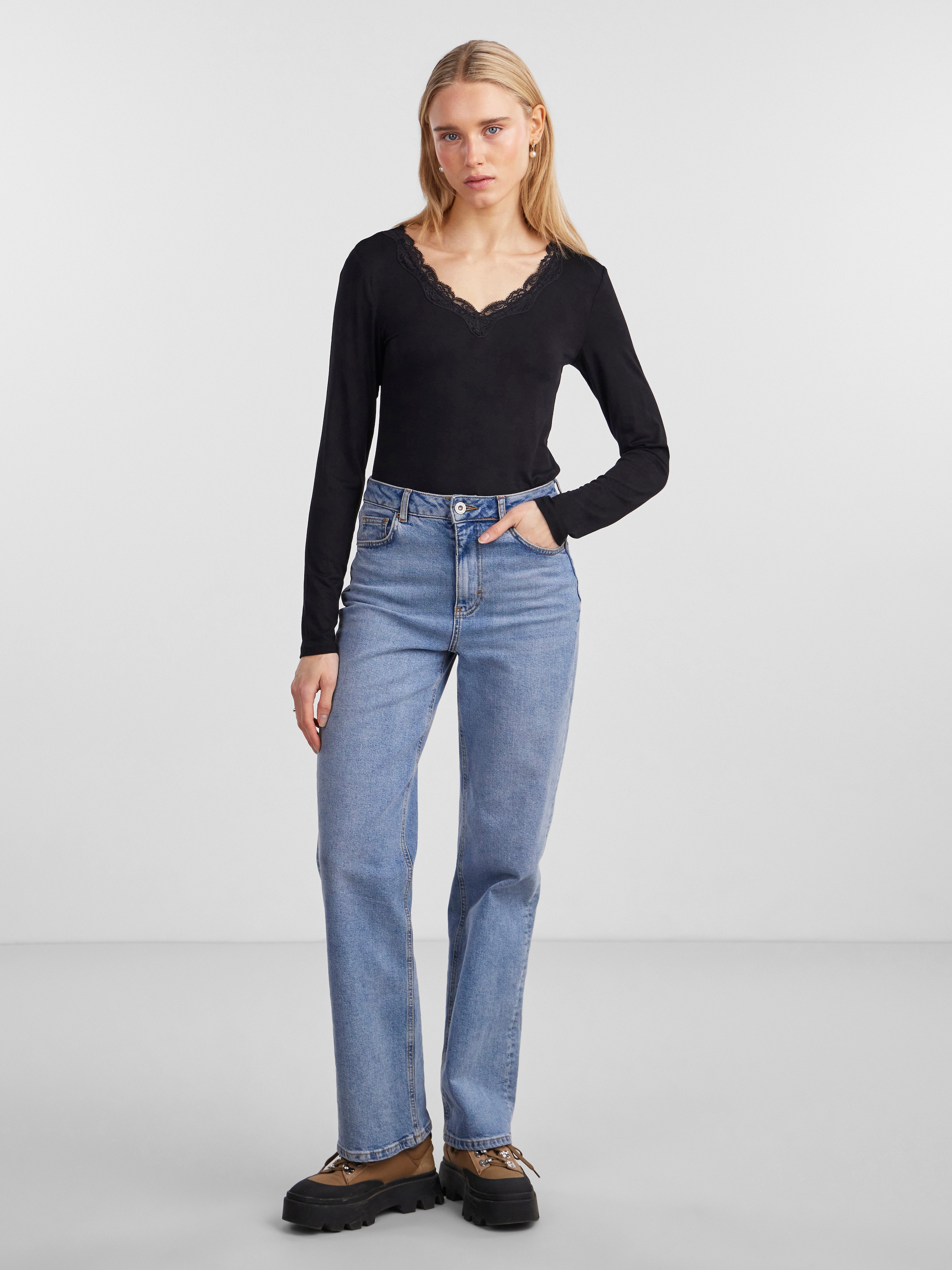 pieces T-shirt en V »PCBARBERA LS LACE TOP NOOS BC«