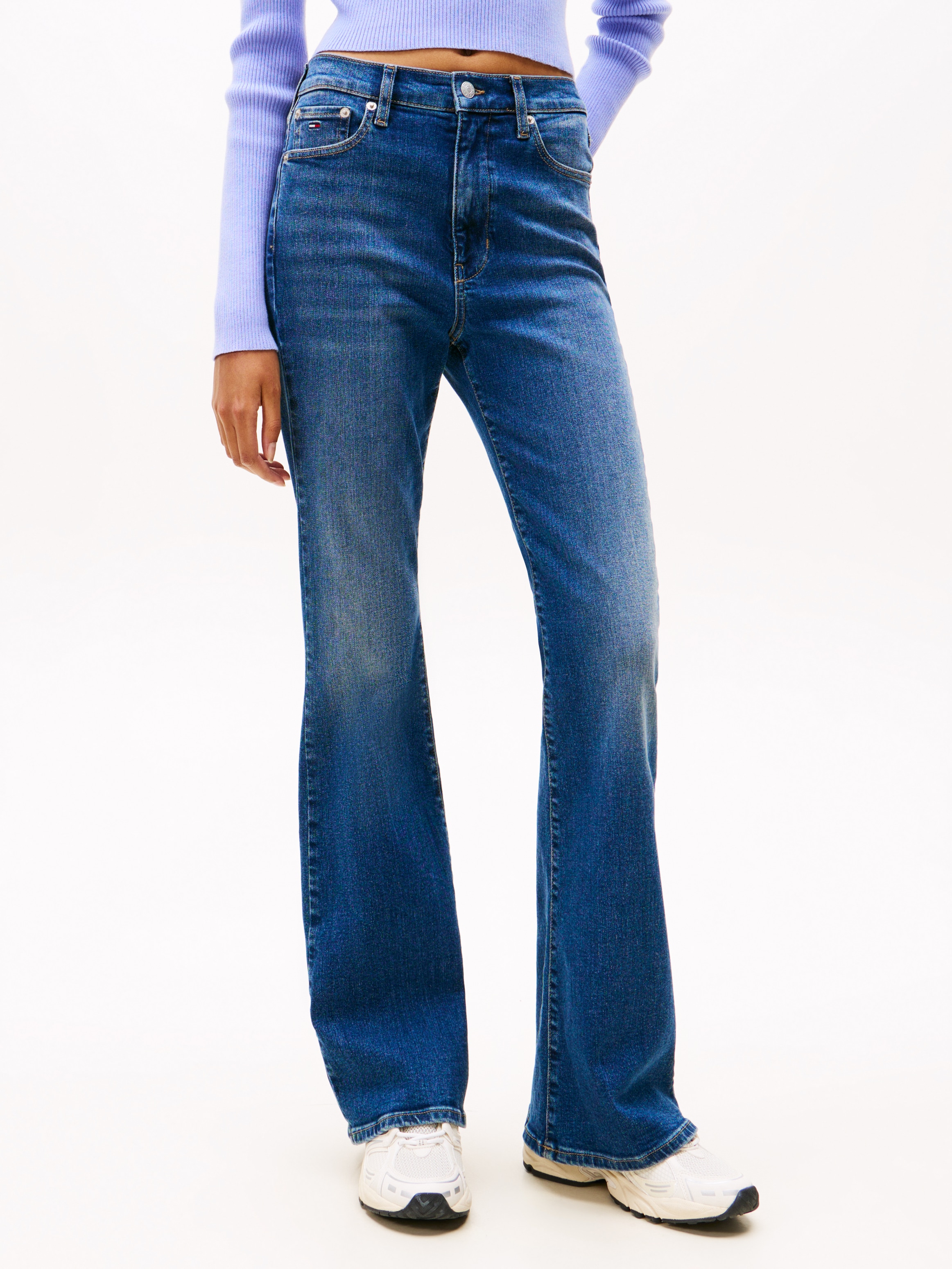 Image of Tommy Jeans Bootcut-Jeans "SYLVIA HGH FLR BI0252" in ausgestellter Form