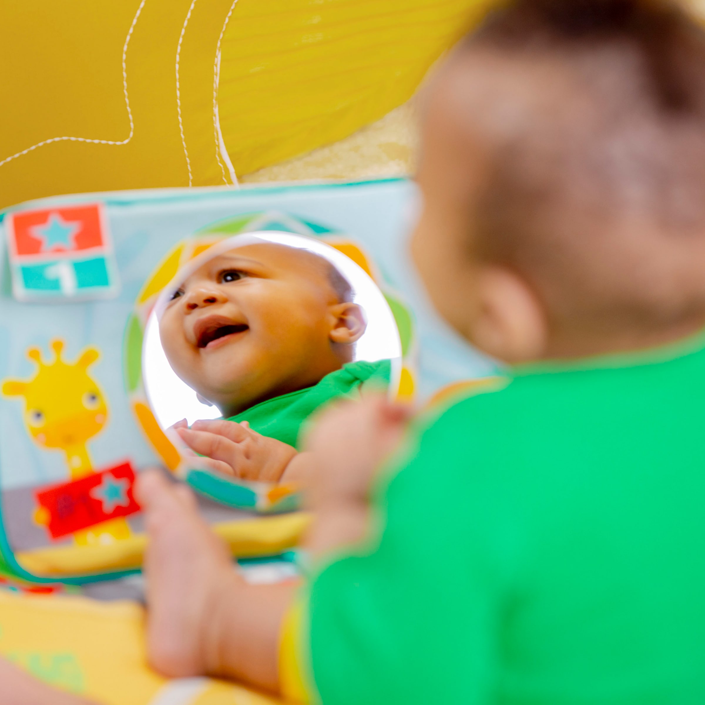 Bright Starts Arche de jeu »Grip & Kick Activity Gym« mit Licht- und Soundeffekt