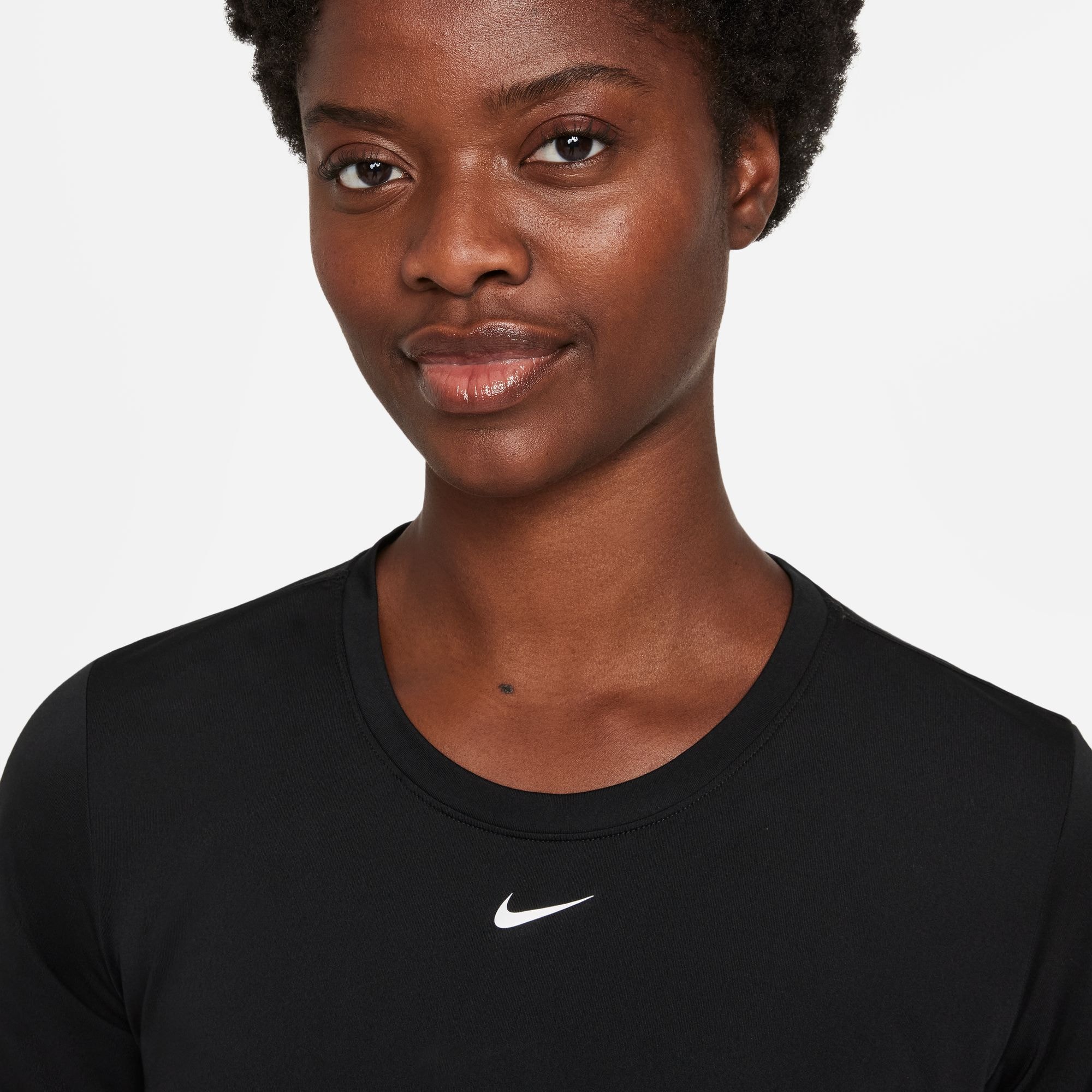Nike Trainingsshirt »DRI-FIT ONE WOMEN'S STANDARD FIT SHORT-SLEEVE TOP«
