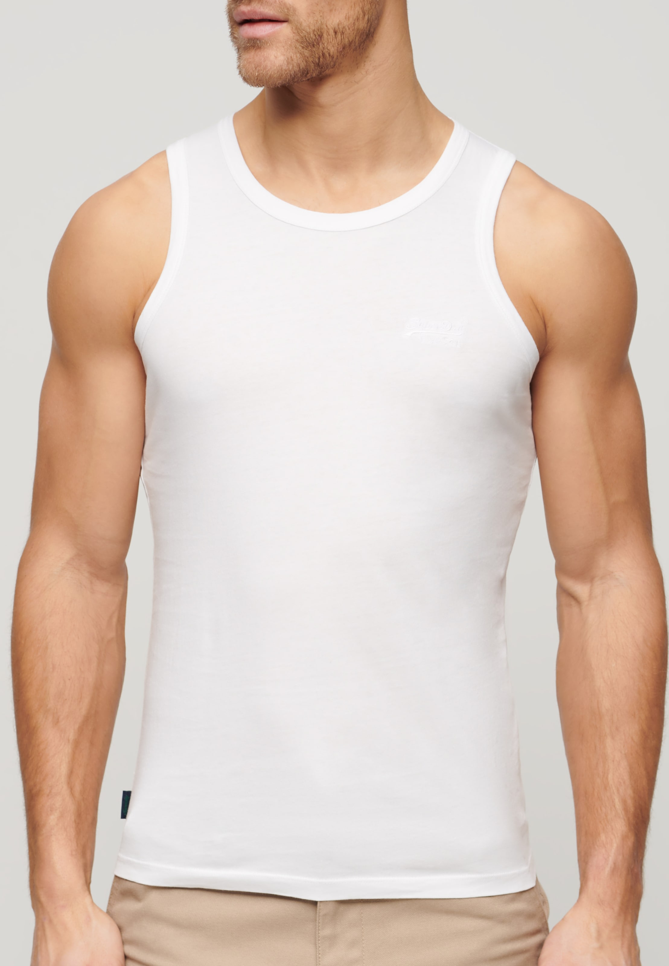 Superdry Tanktop »ESSENTIAL LOGO VEST UB« mit Markenlabel, aus Baumwolle und Single Jersey, Slim Fit, ärmellos
