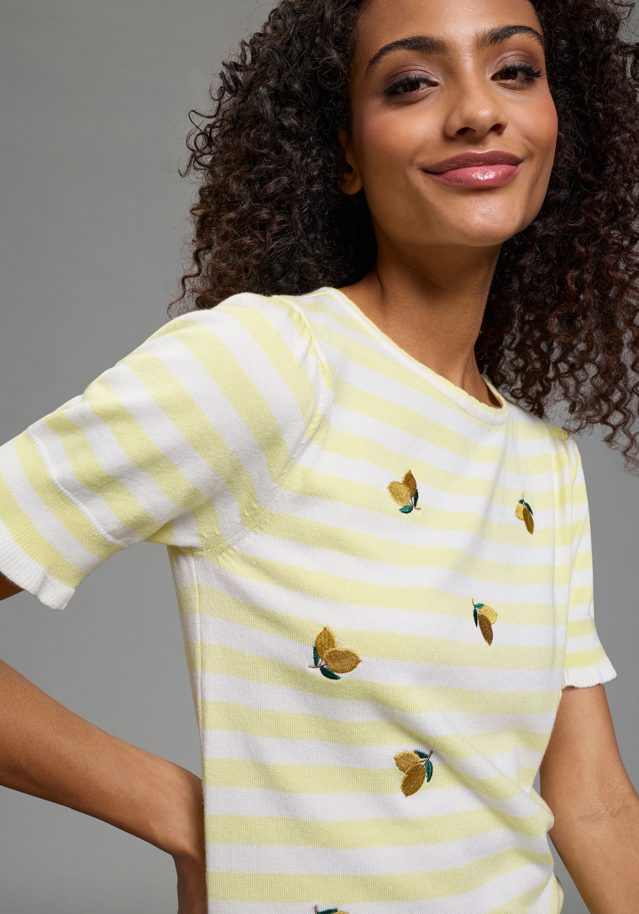 KangaROOS Pull à manches courtes Mit Rundhalsausschnitt, Kurzarm, Zitronenstickerei