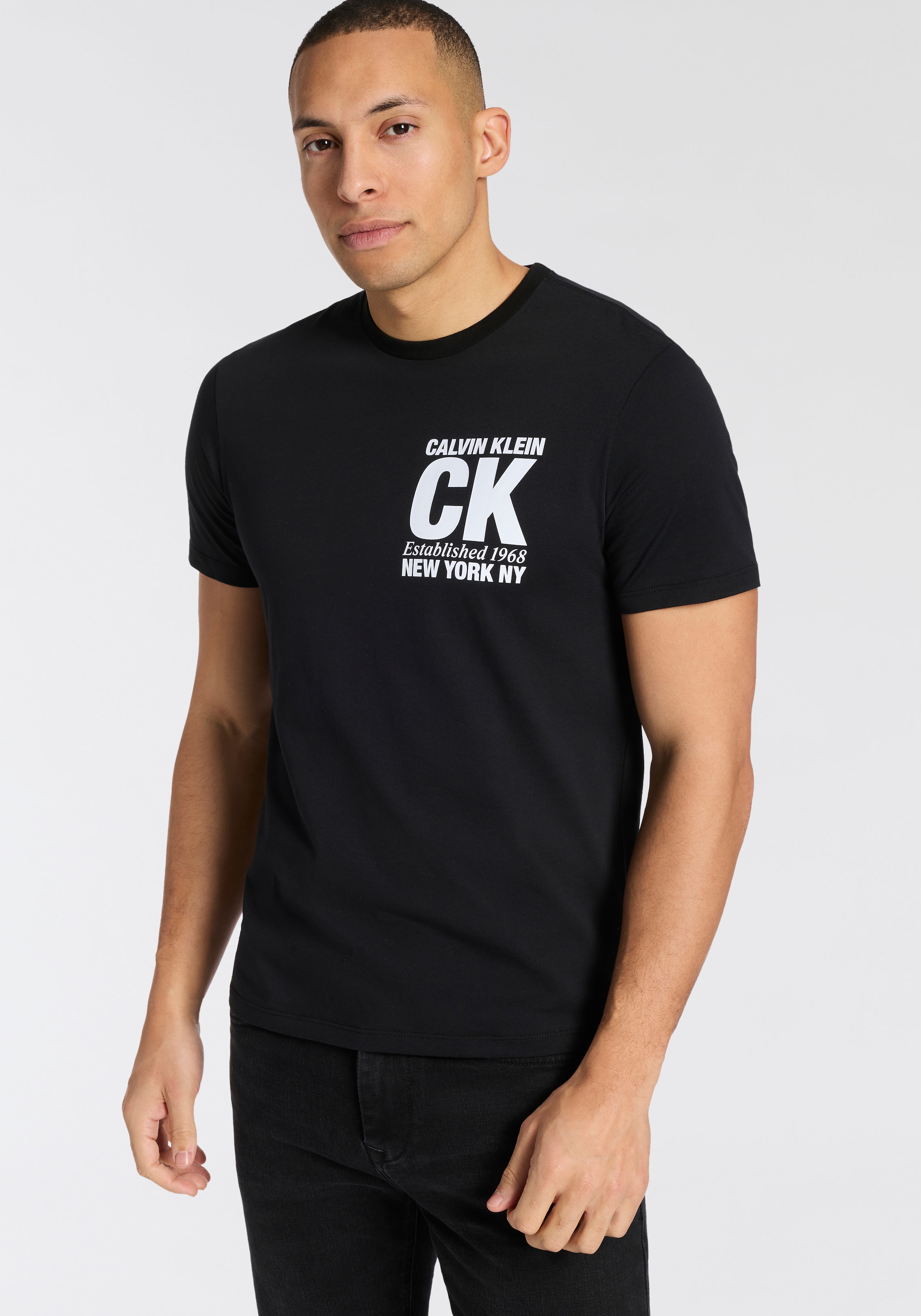 Image of Calvin Klein T-Shirt Regular fit, mit Rundhalsausschnitt