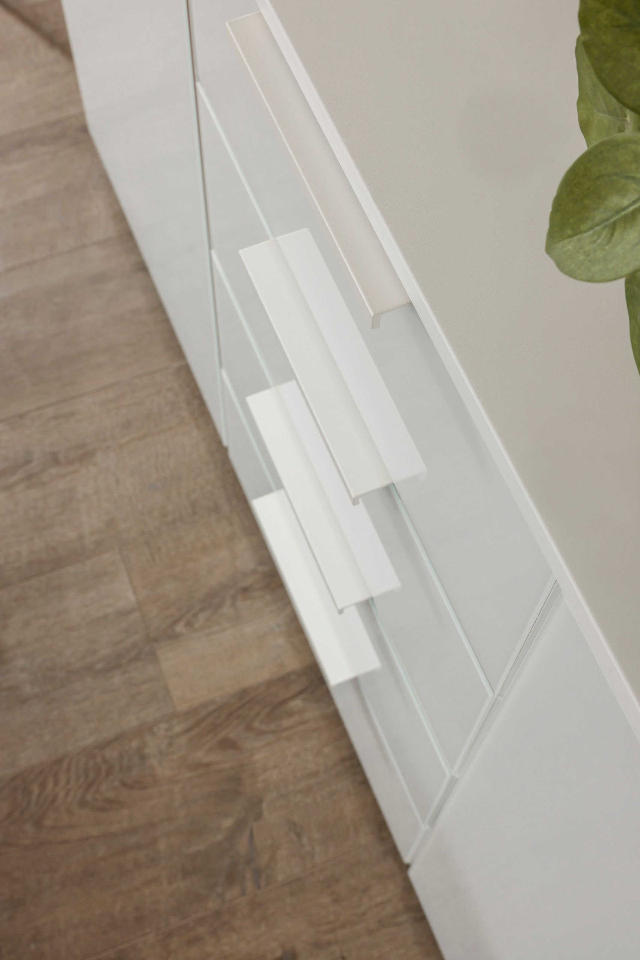 rauch Commode à tiroirs »Sideboard Kommode Kombikommode KOLUNA mit Glasfront« Largeur 120 cm avec façade en verre de qualité,  quatre grands tiroirs, avec au total 4 tablettes MADE IN GERMANY
