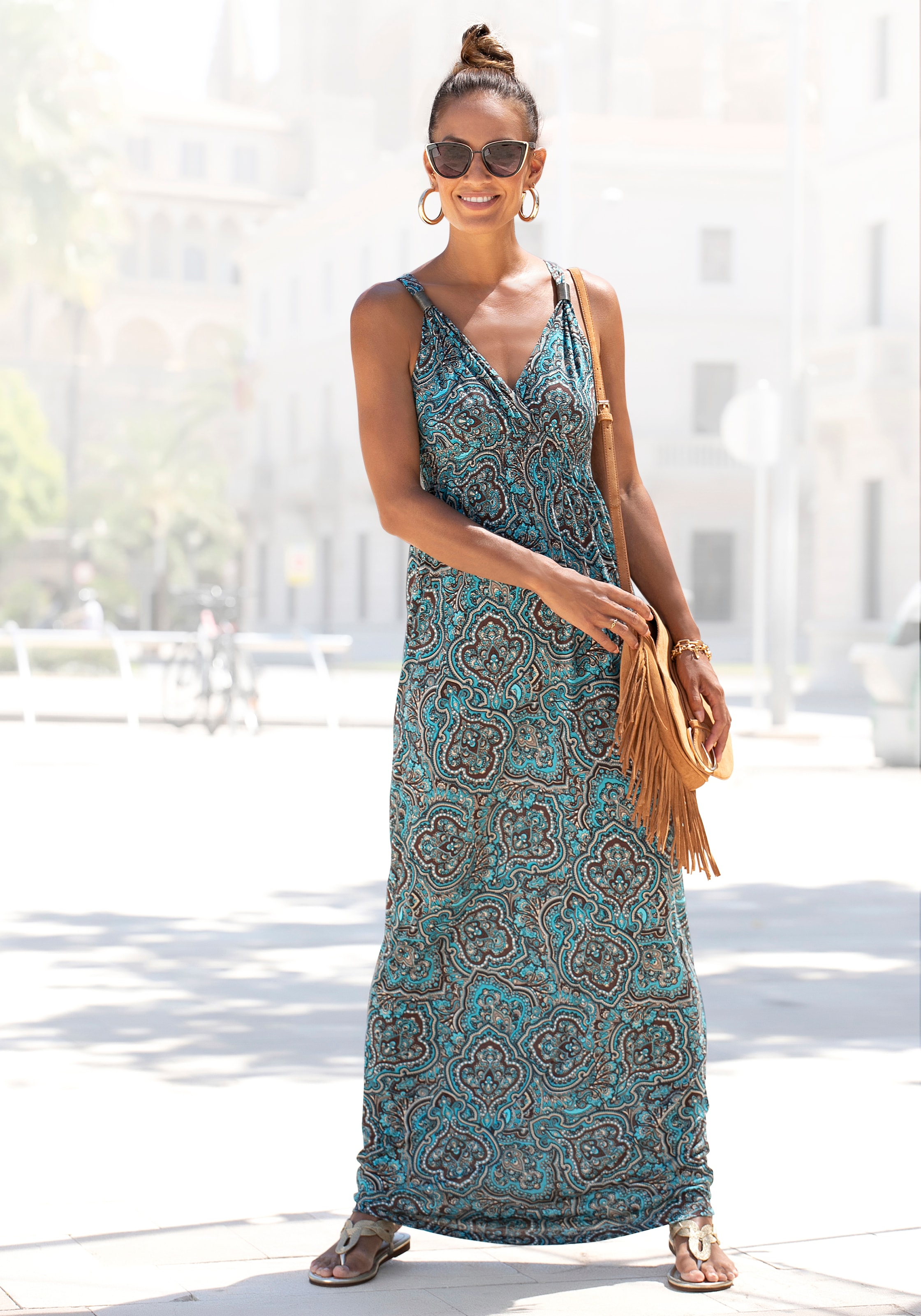 Image of LASCANA Maxikleid "mit verstellbarem Ausschnitt und gesmokter Taille, Jerseykleid" Ohne Taschen Sommerkleid, Strandkleid, Viskosekleid, Boho-Kleid mit Paisleymuster