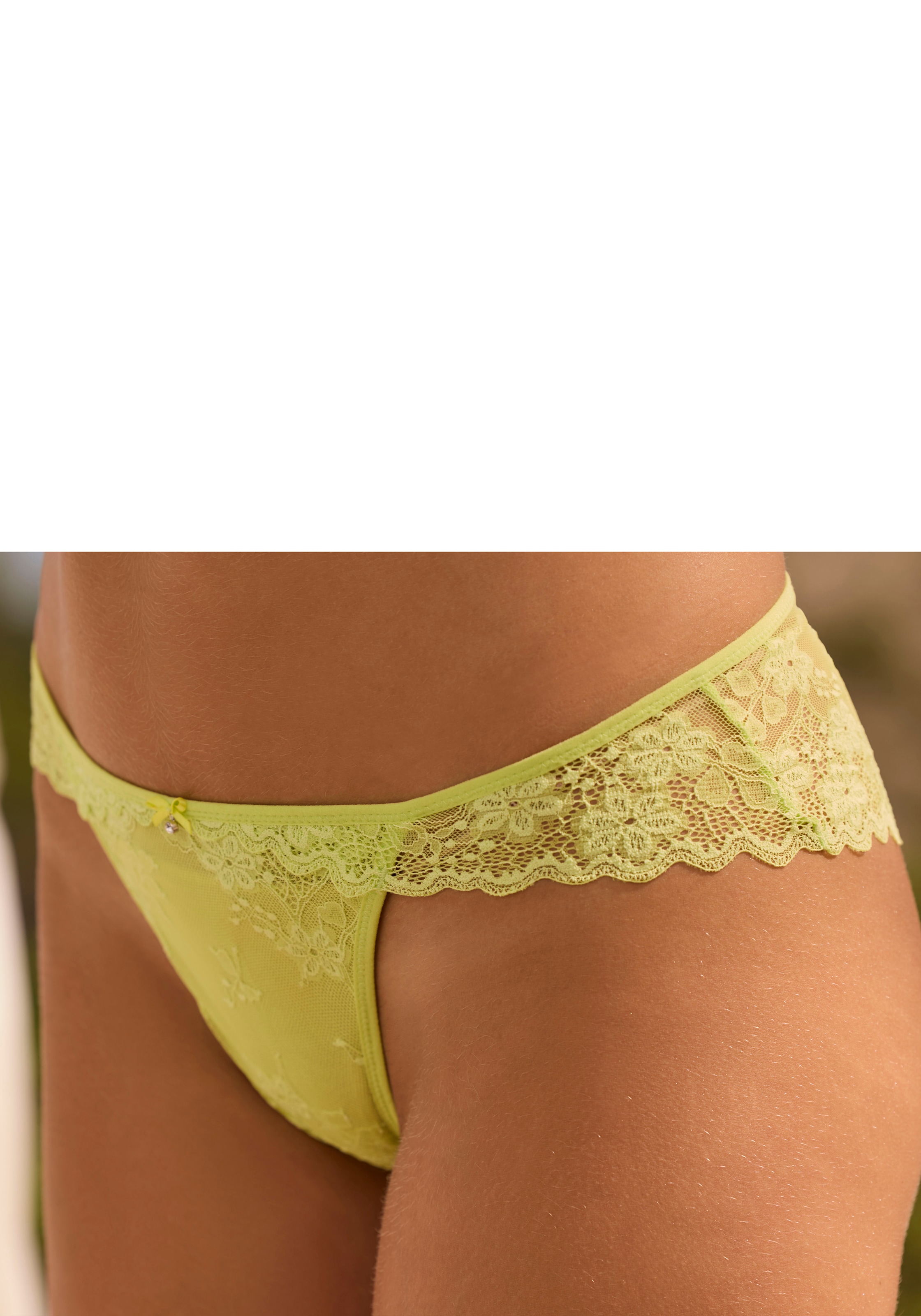 Image of Vivance Slip "Julia" aus zarter Jacquardspitze mit edlem Accessoire