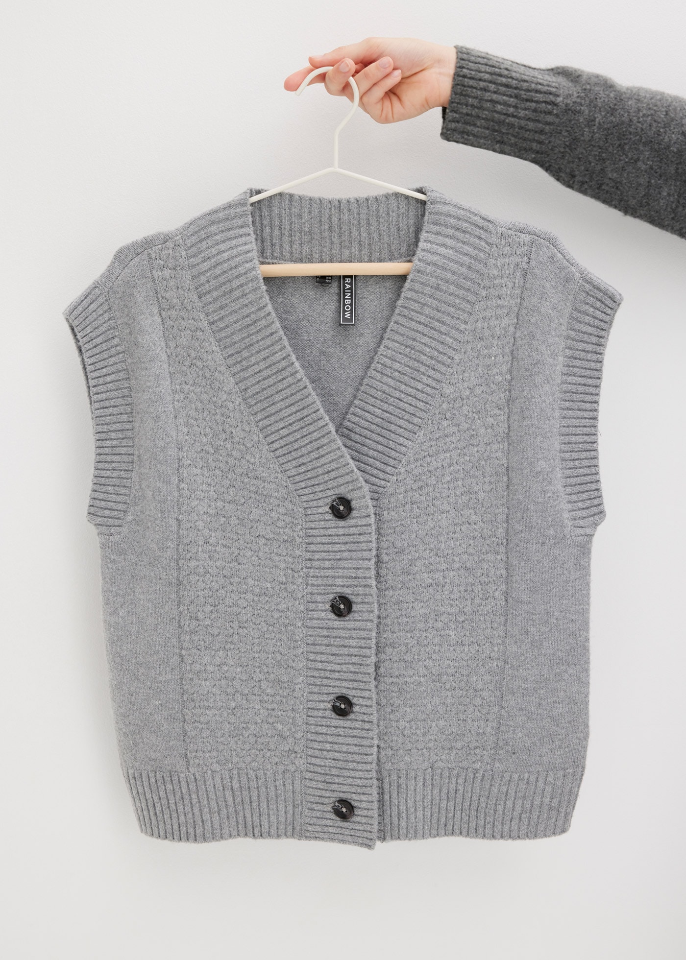 bonprix Strickweste »Strickweste mit Zopfmuster« aus Polyester und Elasthan, bequeme Passform, mit Zopfmuster