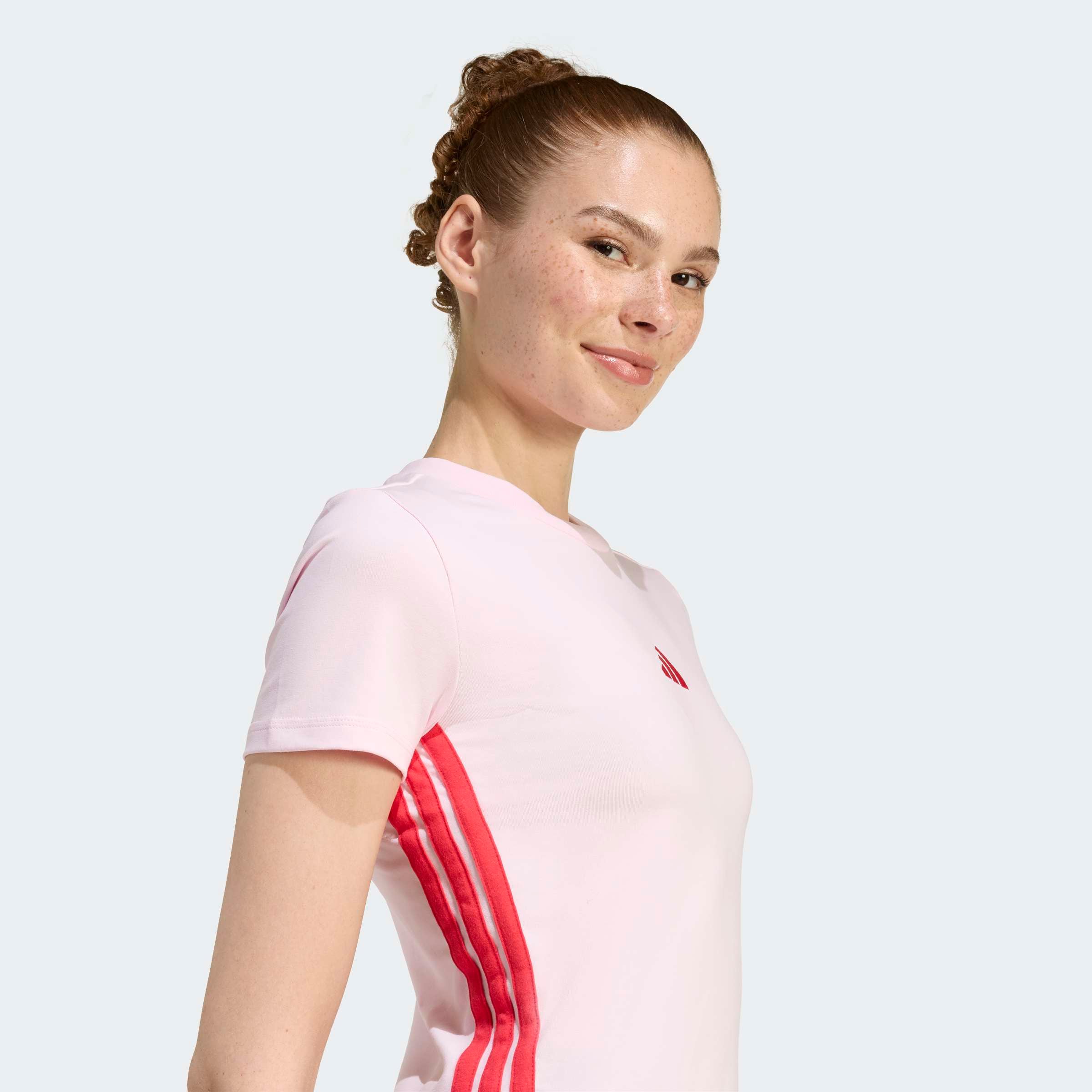 adidas Sportswear T-shirt »ESSENTIALS 3-STREIFEN SLIM BABY« schmale Passform, Rundhalsausschnitt, mit Elasthan-Anteil