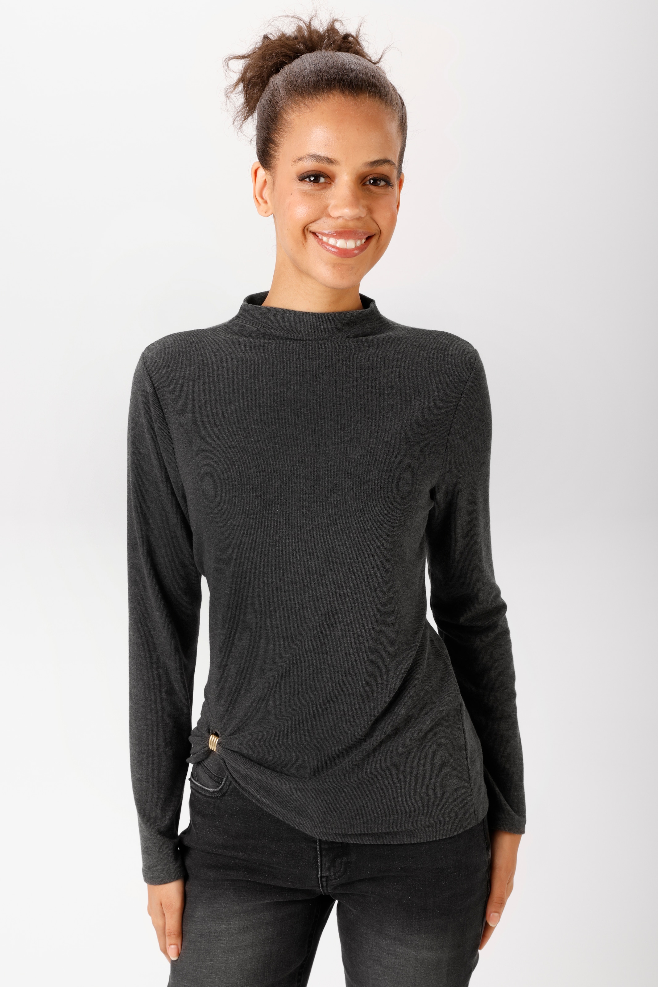 Image of Aniston CASUAL Langarmshirt mit dekorativer Schnalle am Saum - NEUE KOLLEKTION