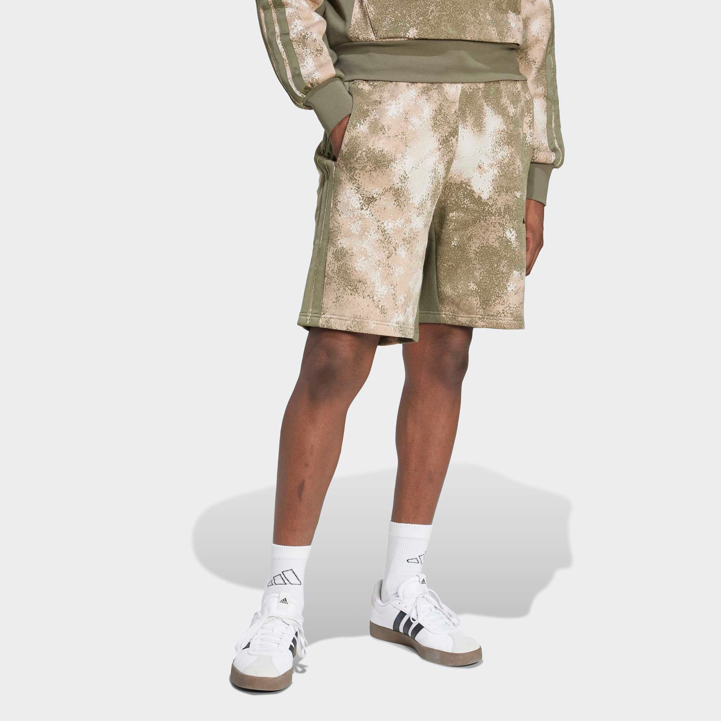 Image of adidas Sportswear Shorts "AOP COLOURBLOCK" sportlicher Stil, aus weichem Baumwollfleece, ohne Verschluss