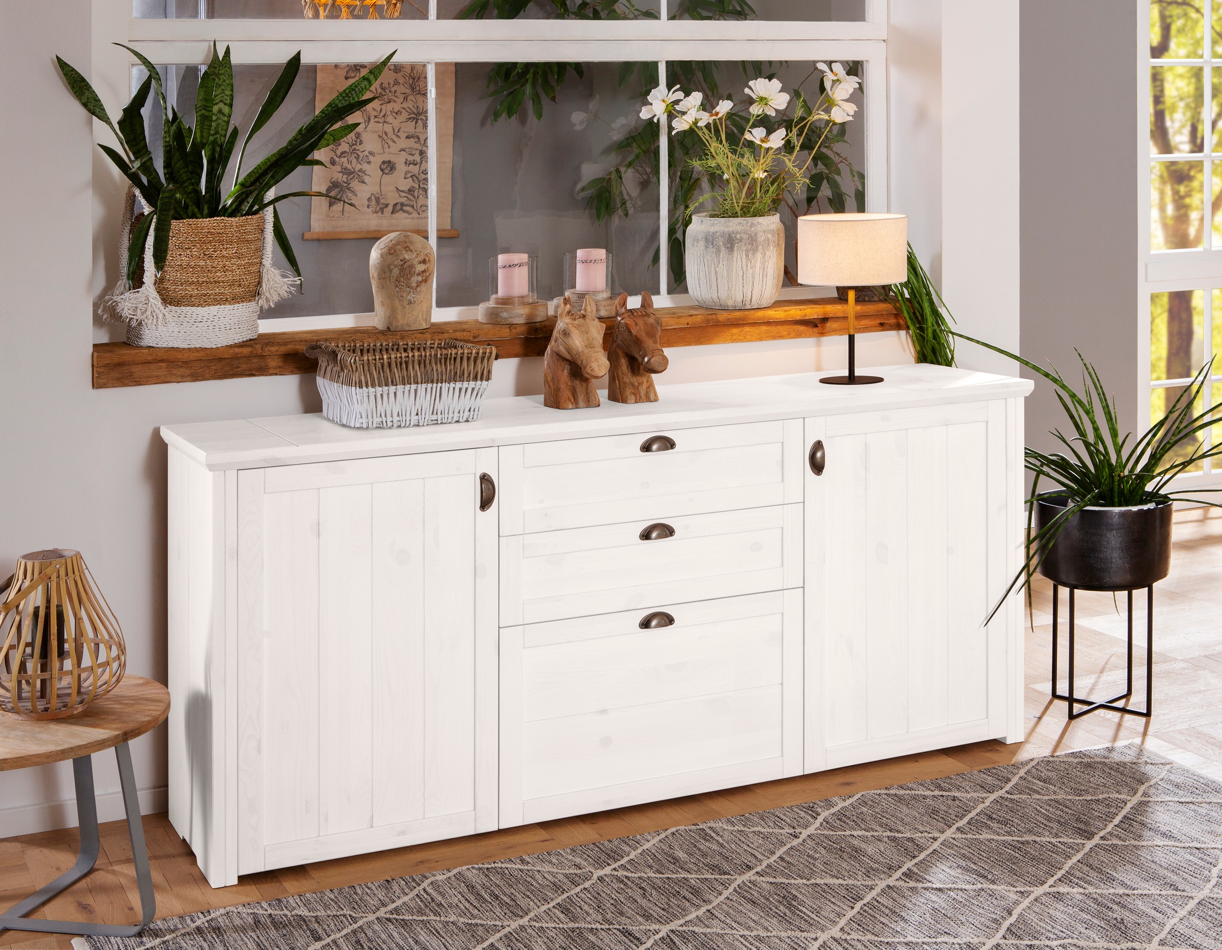 Image of Home affaire Kommode »Hoyer«, aus Kiefer massiv, mit dekorative Frässungen, Breite 188 cm bei Ackermann Versand Schweiz