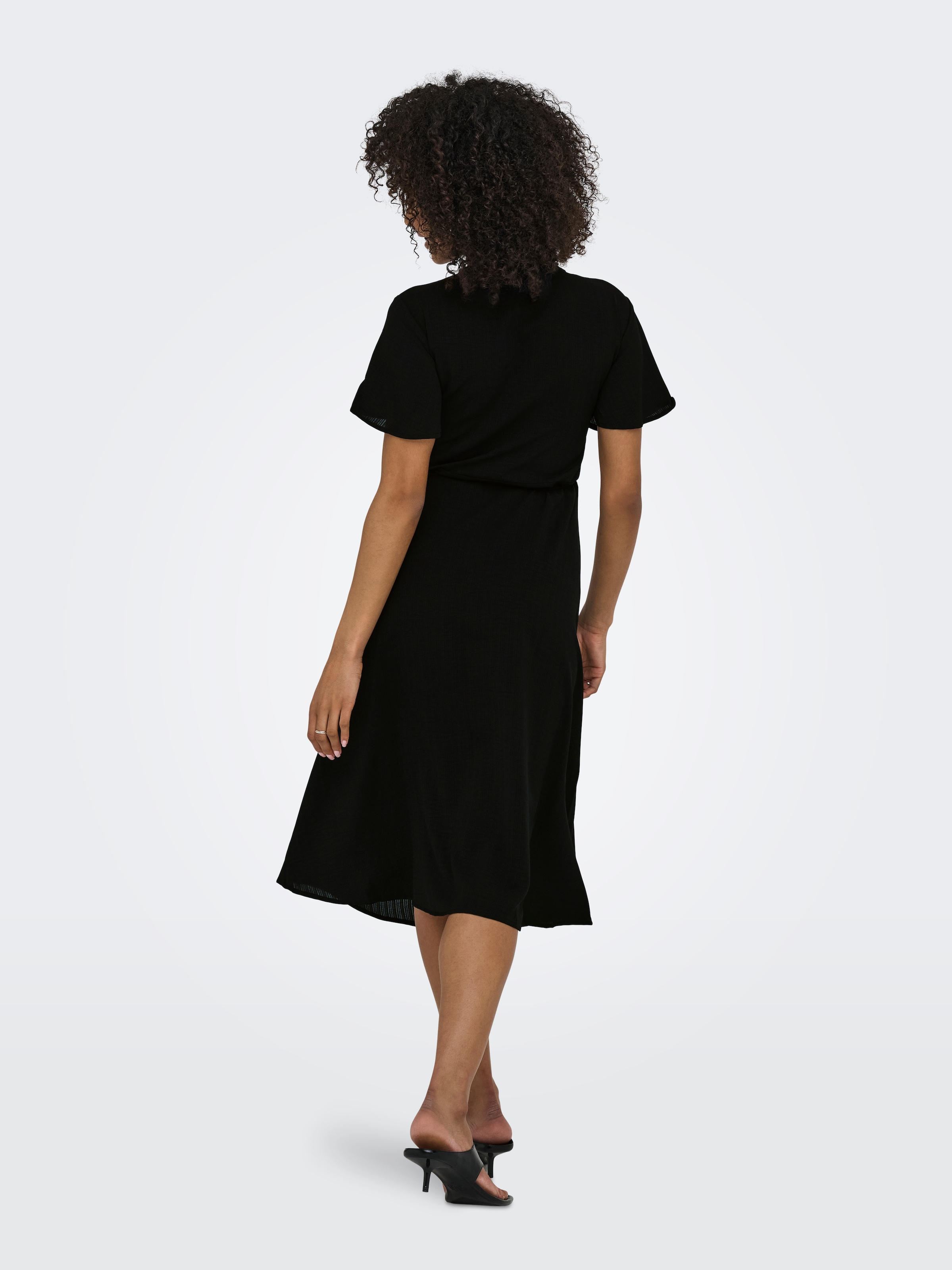 ONLY Robe portefeuille »ONLCALI LIFE S/S WRAP DRESS WVN NOOS« fibre synthétique, coupe régulière, col en V