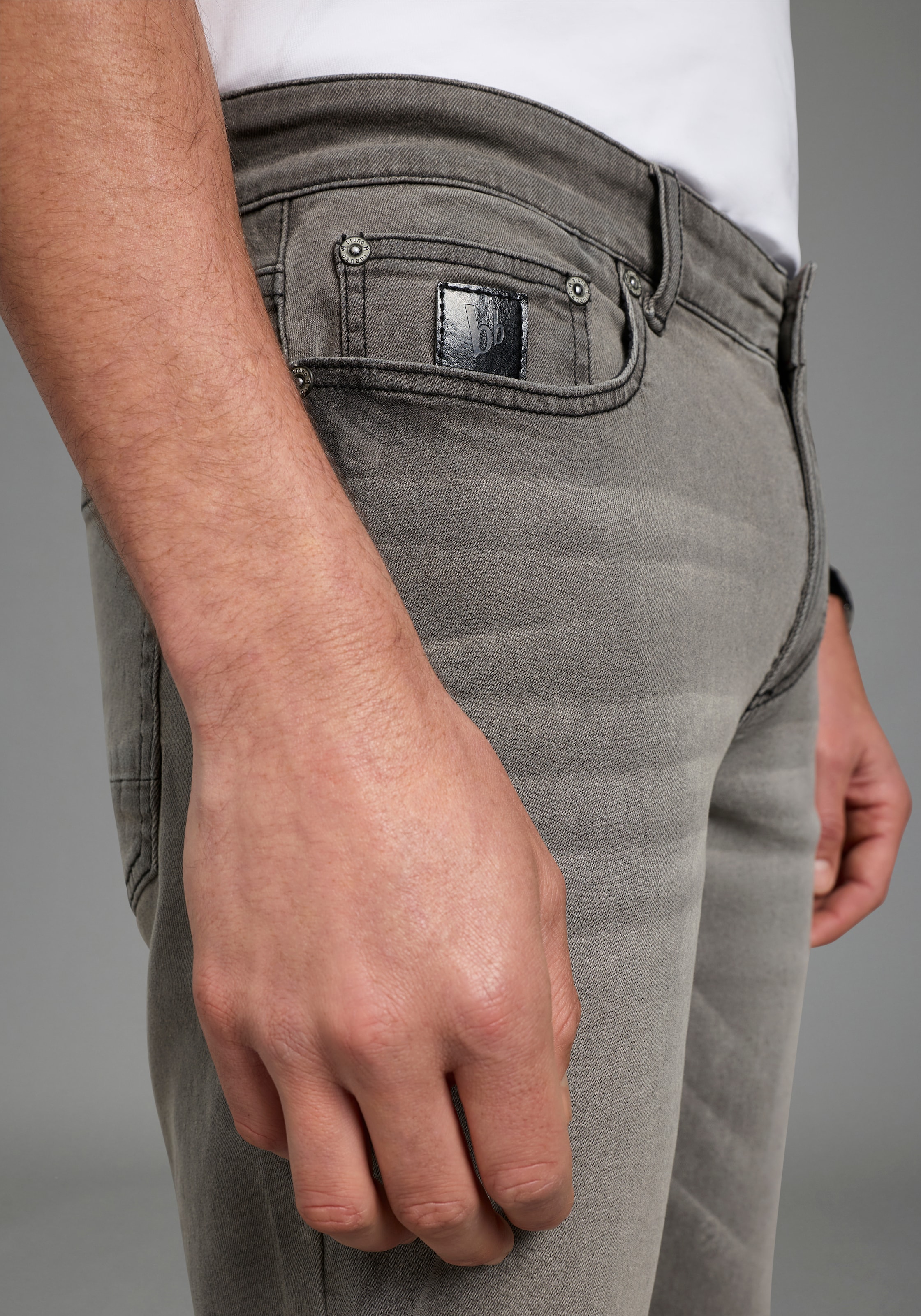 Bruno Banani Bermuda en jean »Hutch-Bermuda« Straight-Fit, normale Leibhöhe, aus elastischem Denim-Material