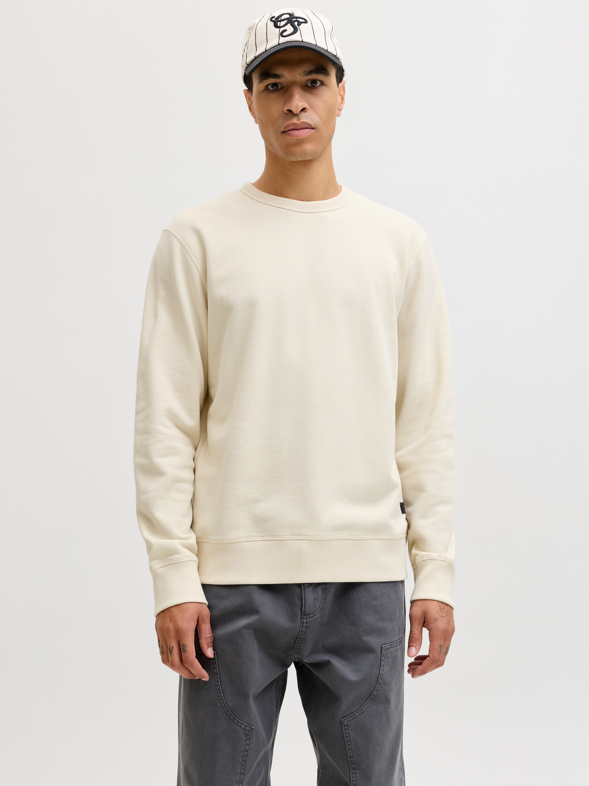Image of Jack & Jones Sweatshirt "JJEDOVER CLASSIC SWEAT CREW NECK SN", mit Markenlabel