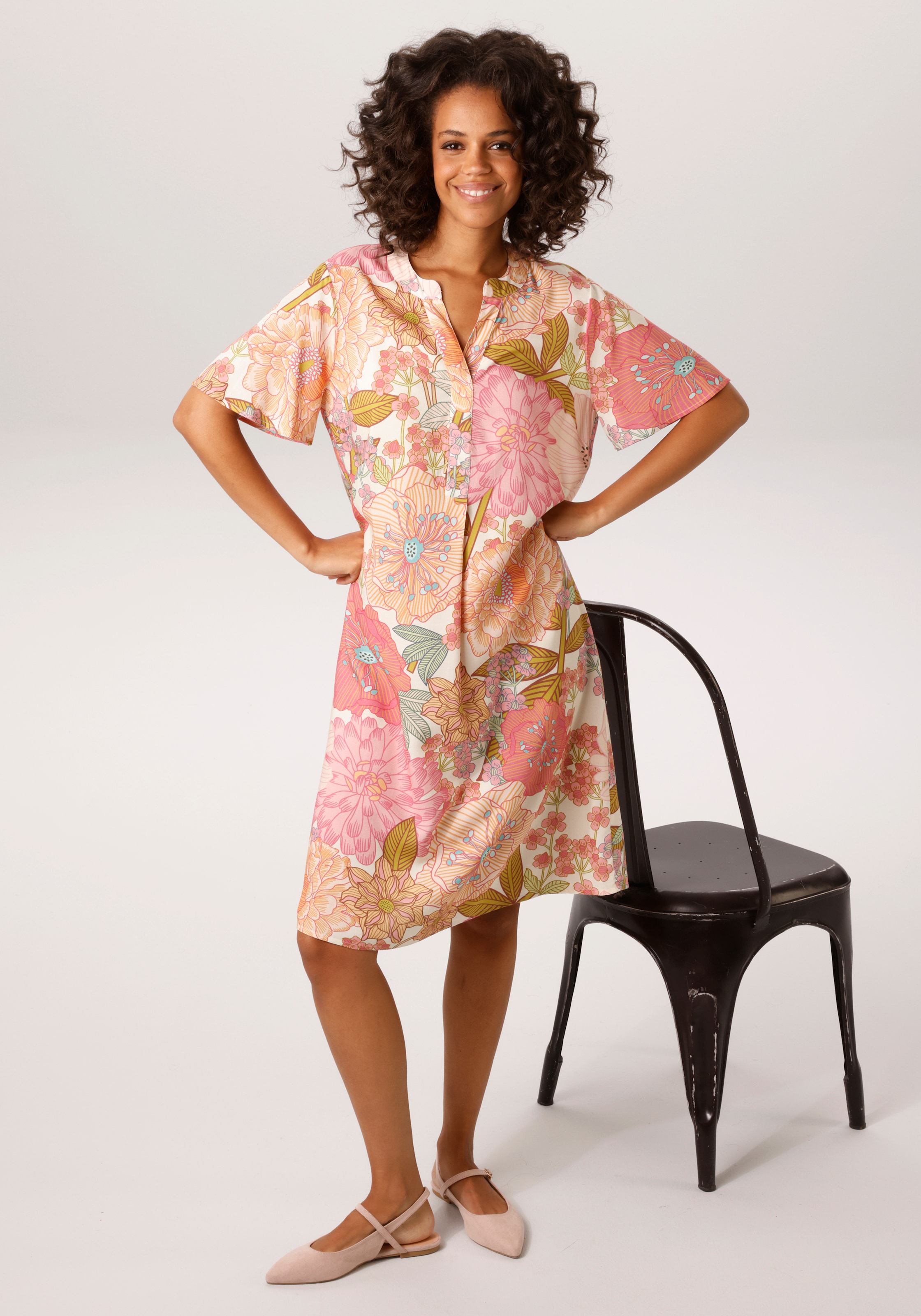 Aniston CASUAL Sommerkleid mit farbenfrohen, grossflächigem Blumendruck - NEUE KOLLEKTION