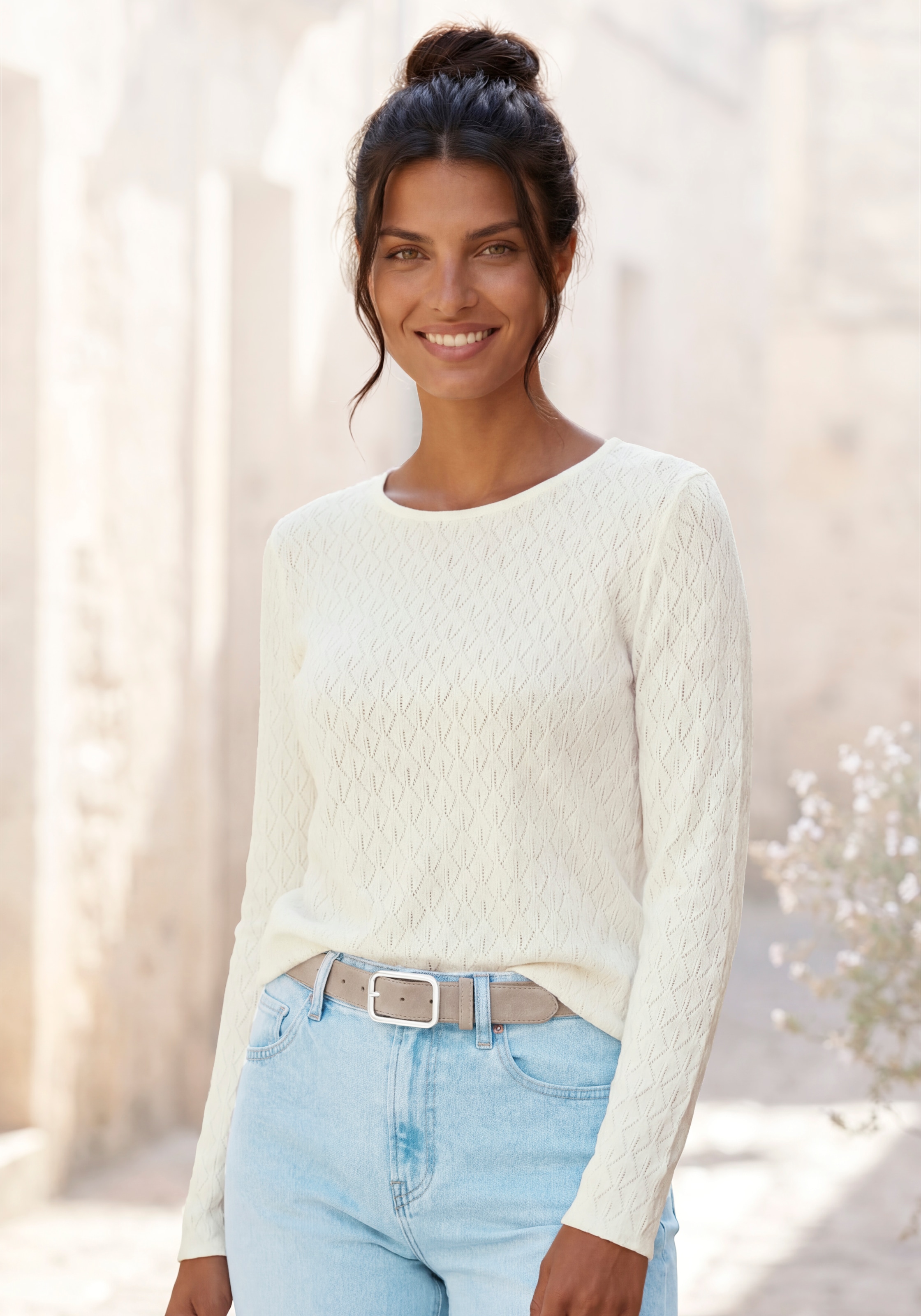 Vivance Langarmshirt "mit modischem Ajour-Muster" aus leichtem Feinstrick mit Ajourmuster