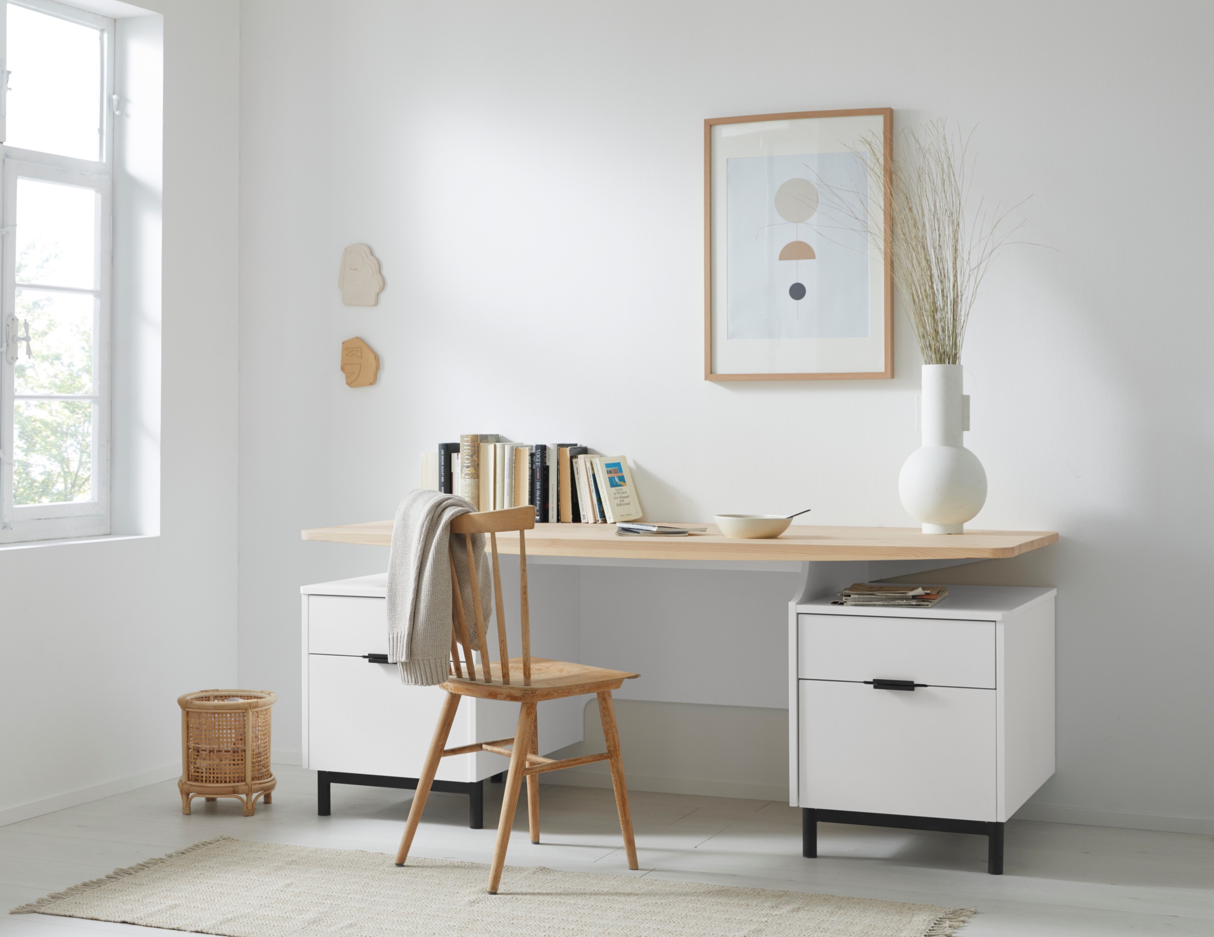 Image of andas Schreibtisch »Ochsenzoll«, Tischplatte aus Kiefer massiv, Schubladen mit Soft-Close-Funktion, Design by Leonhard Pfeifer bei Ackermann Versand Schweiz