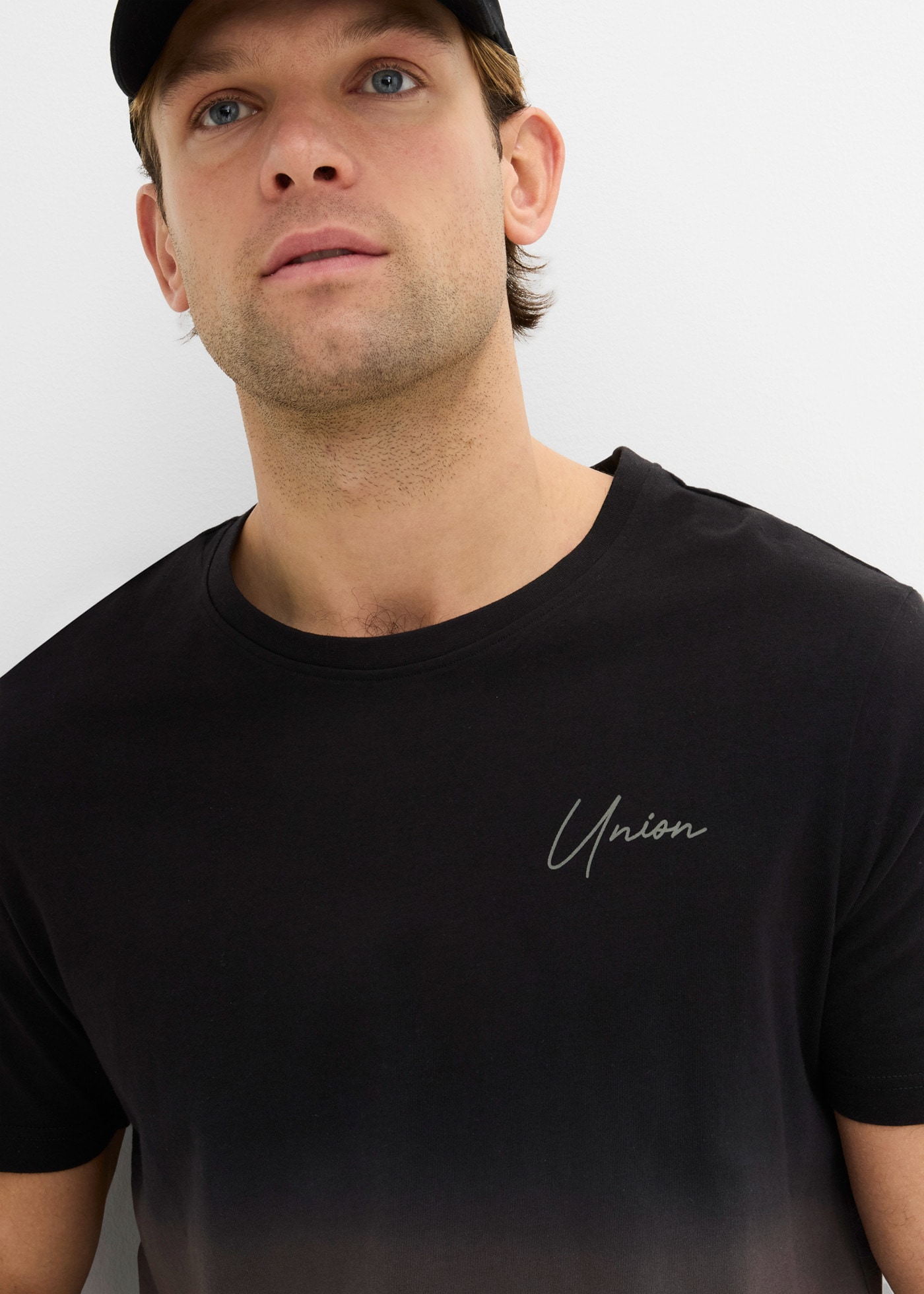 bonprix T-Shirt »T-Shirt und Sweat-Bermuda (2-tlg.Set) aus reiner Baumwolle« Set, 2er, 2 regular fit, Kurzarm, zweiteiliges Set mit Sweat-Bermuda