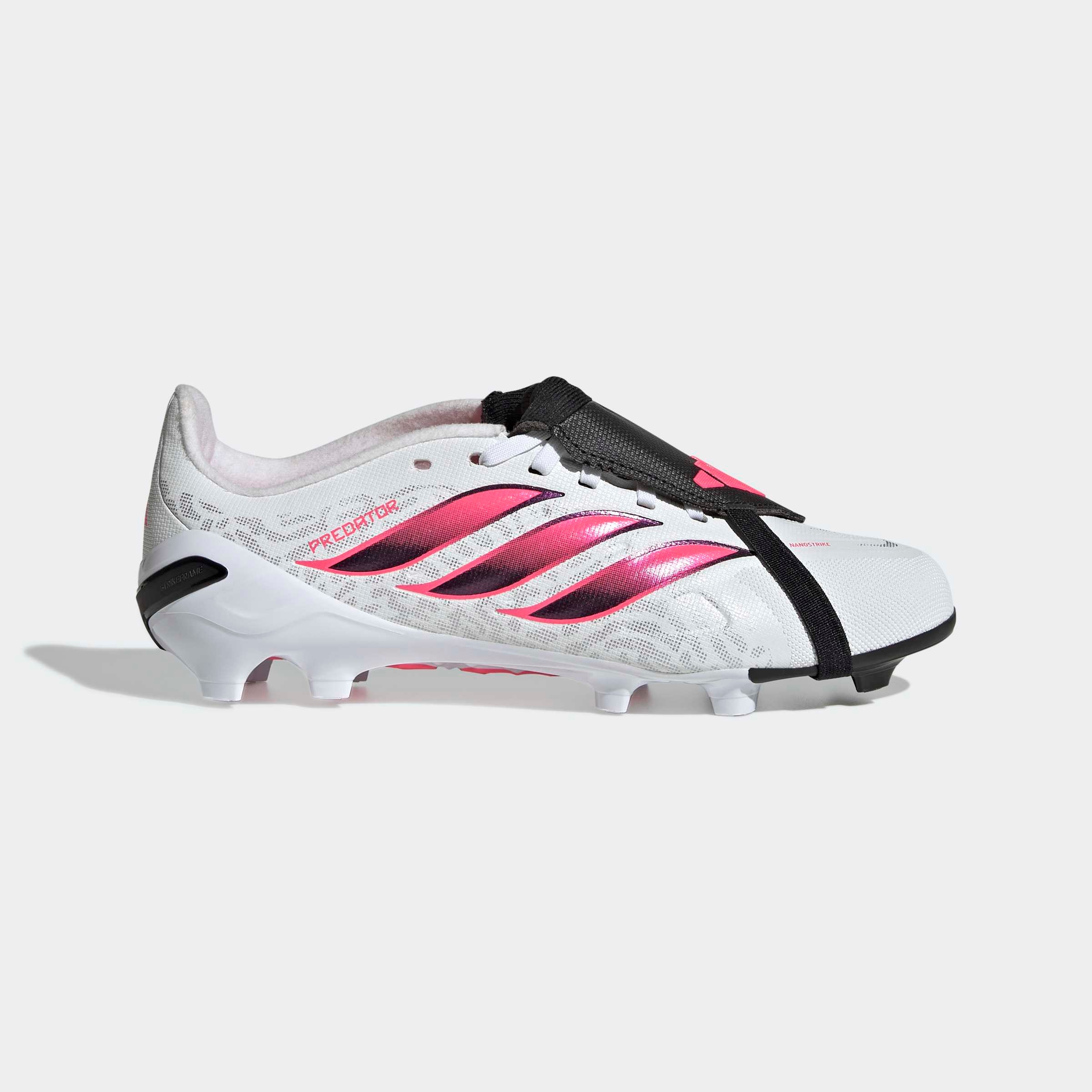 adidas Performance Chaussure de football »PREDATOR LEAGUE KIDS , FESTE BÖDEN, UMSCHLAGBARE ZUNGE«  pour gazon et surfaces dures, jeunes & enfants, porté lors de la Coupe du Monde