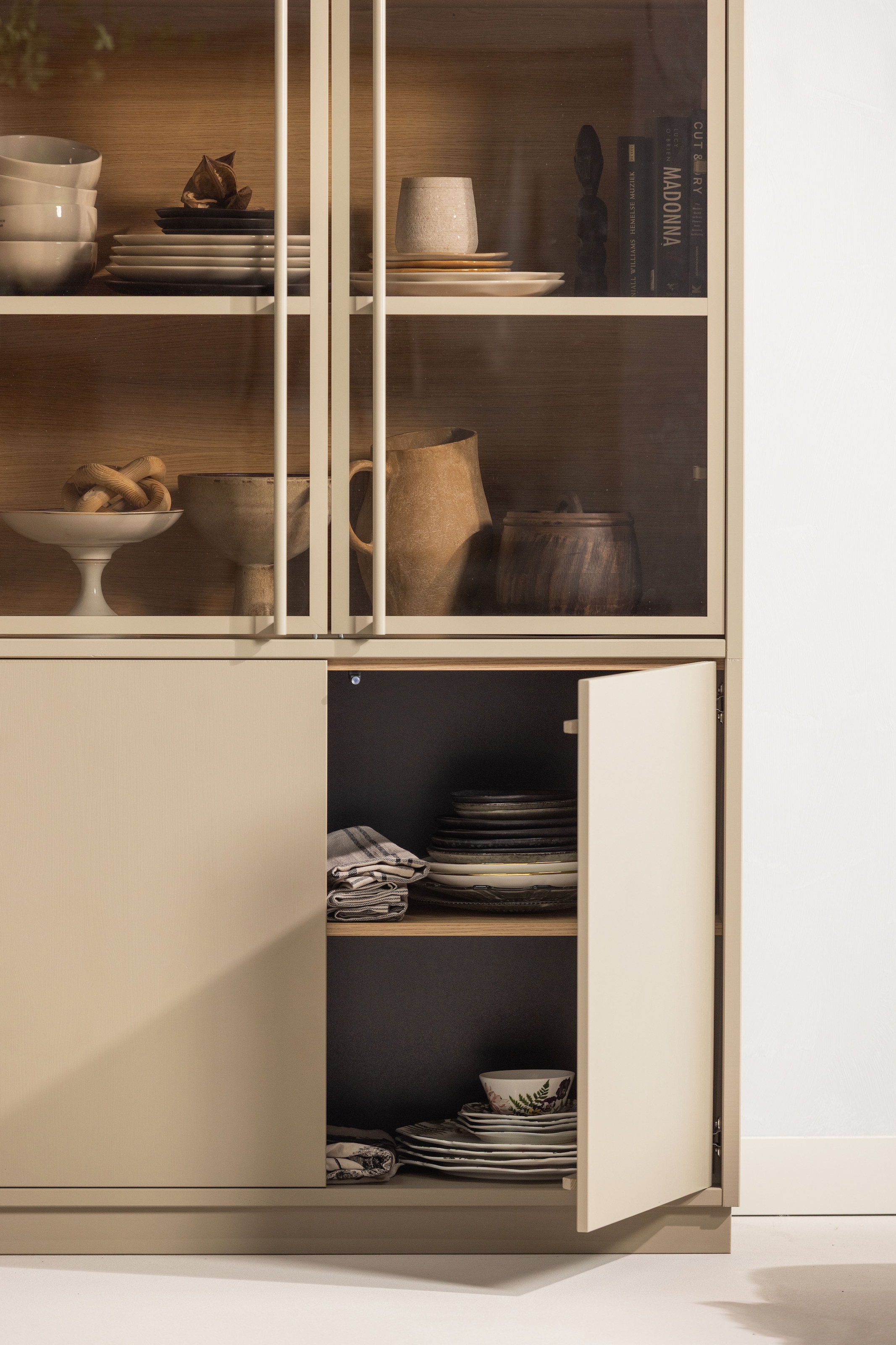 WOOOD Glasvitrine »Casa FSC® Mix Kiefernholz Glastüren mit Eichendekor 101x40x236 cm« Kratzfeste Melaminoberfläche, sichtbare Maserung, einfach zu montieren