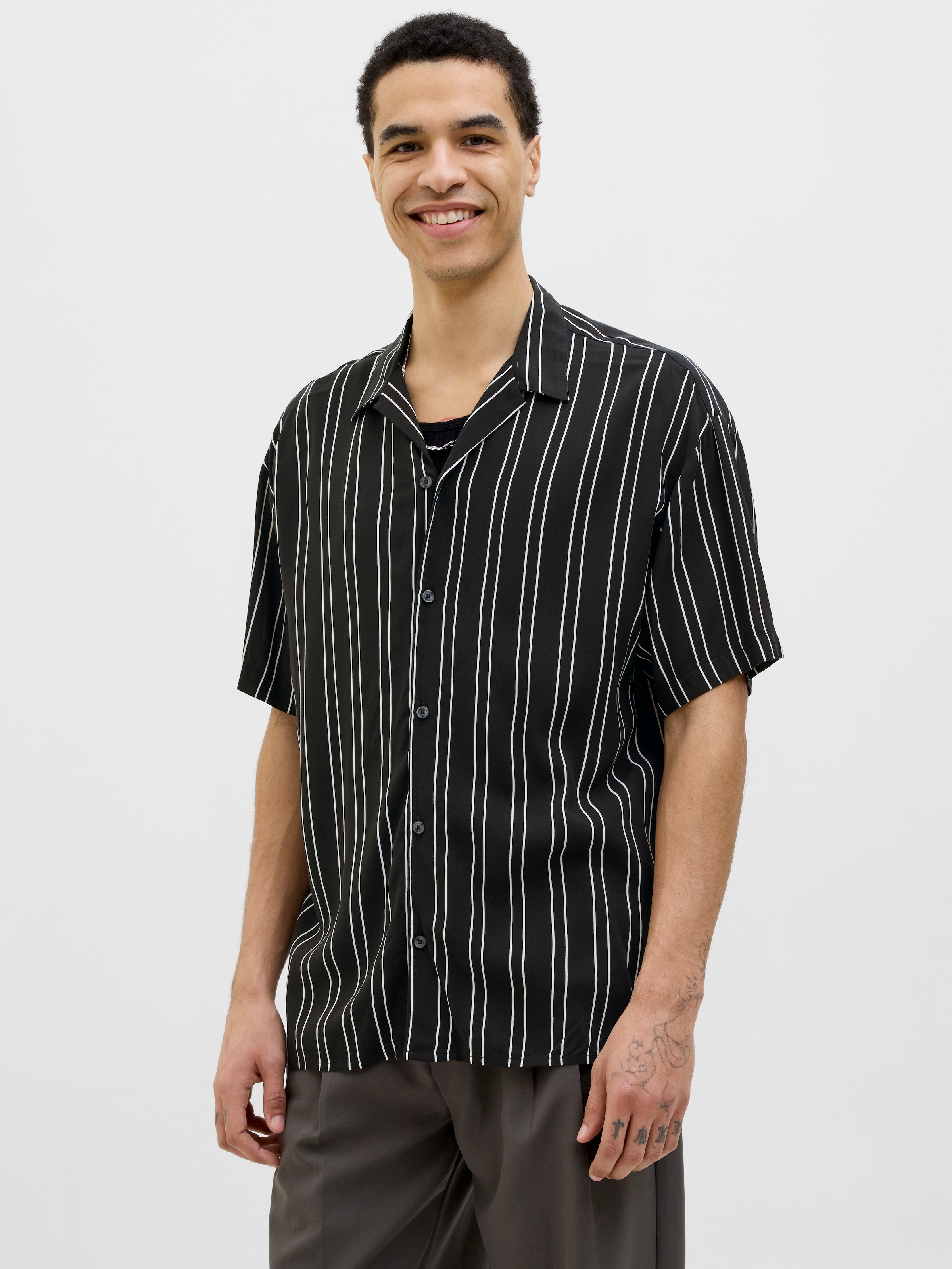 Image of Jack & Jones Kurzarmhemd "JJEJEFF STRIPE RESORT SHIRT SS SN" mit Streifen Muster