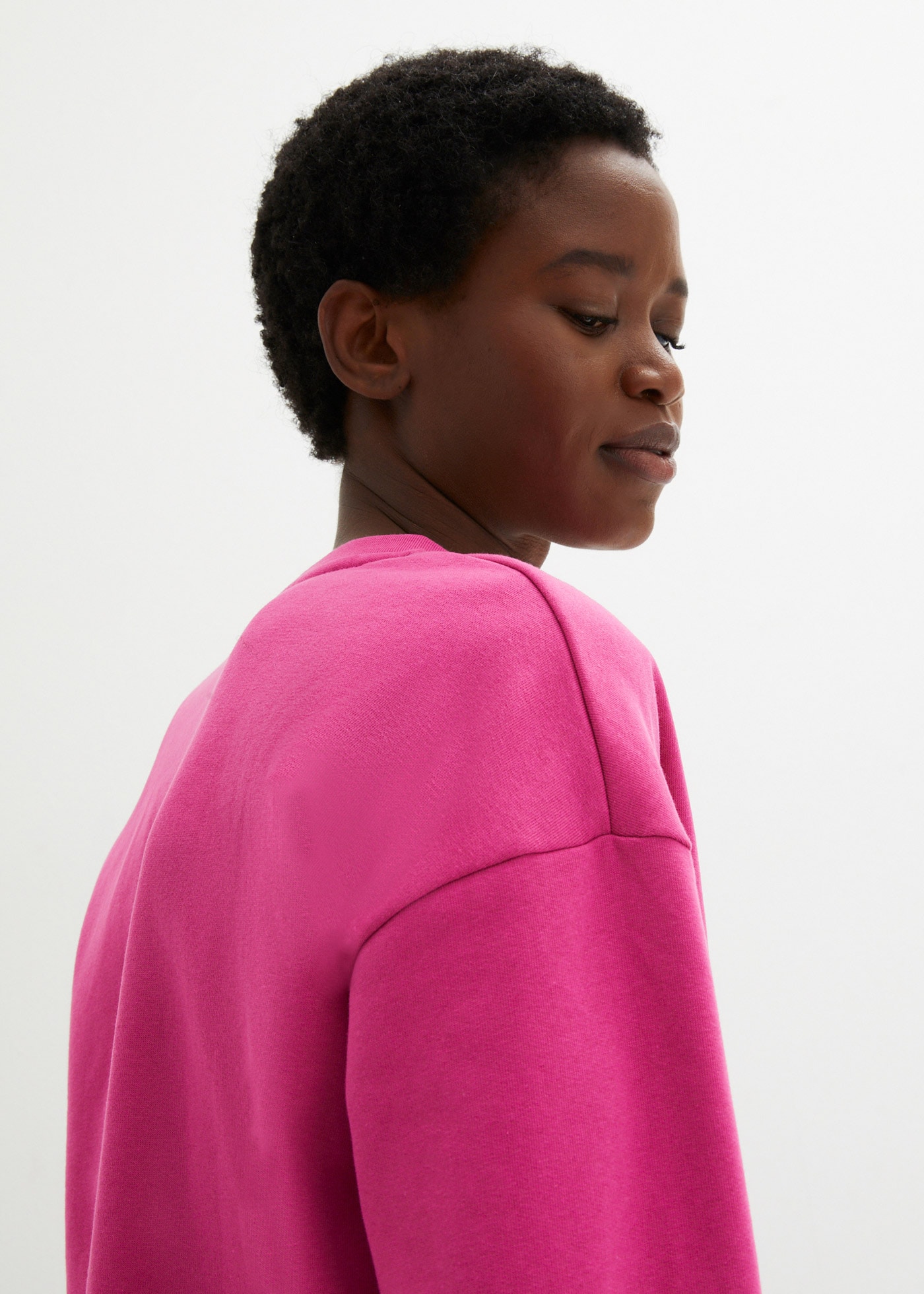 bonprix Sweatshirt »Sweatshirt mit Stickerei«, lässig geschnittene Passform, bestickte Optik, ohne Verschluss
