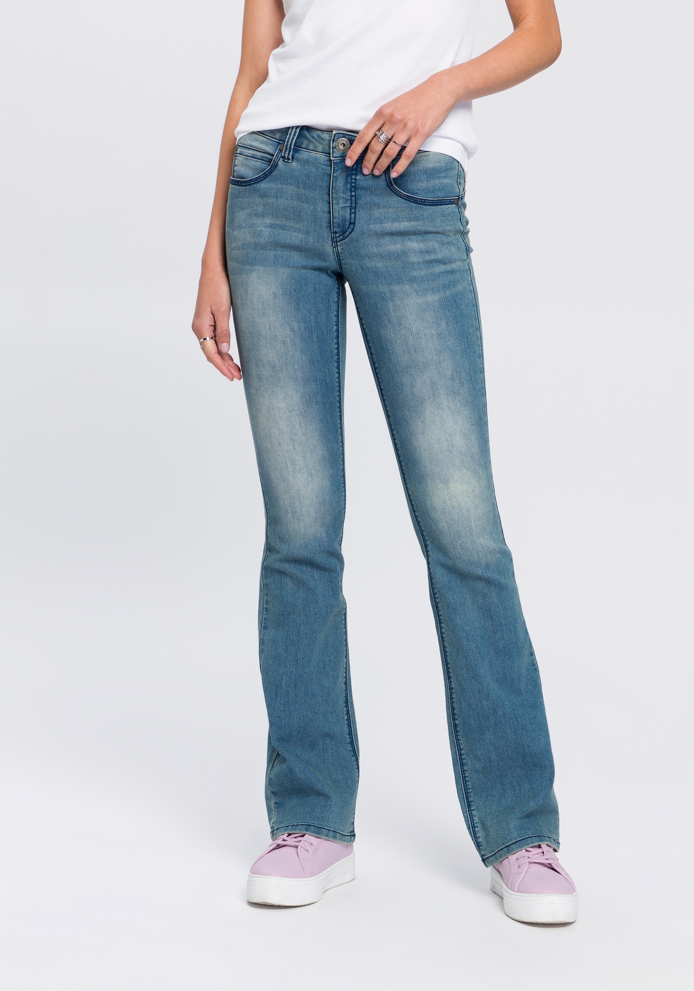 Image of Arizona Bootcut-Jeans "Shaping" bootcut, Kontrastnähte, Used-Look-Waschung, niedrige Leibhöhe