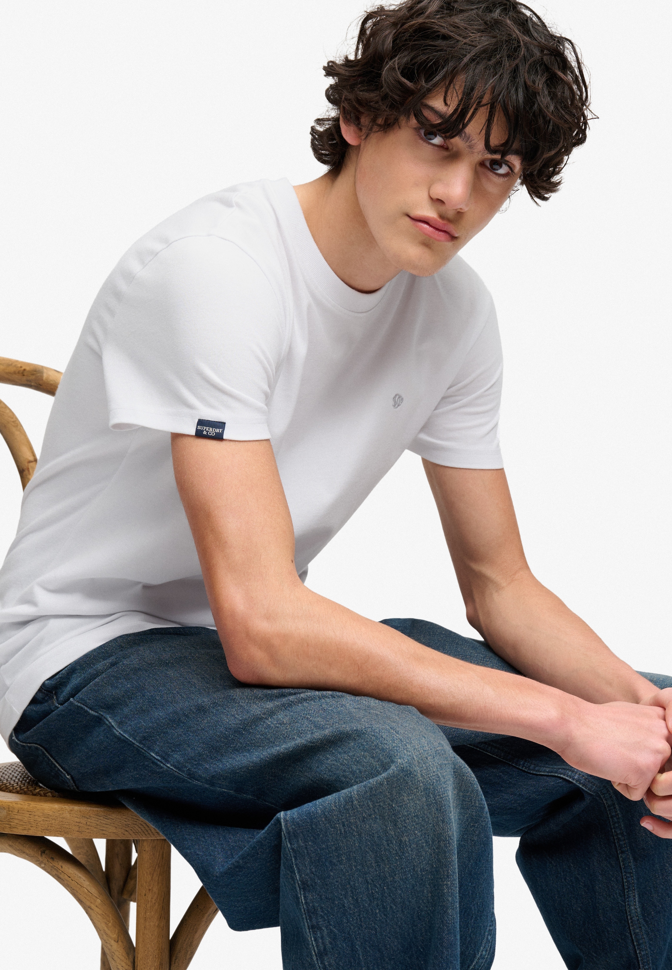 Superdry Shirt à col rond »ESSENTIAL SDCO LOGO EMB TEE« coton, coupe régulière