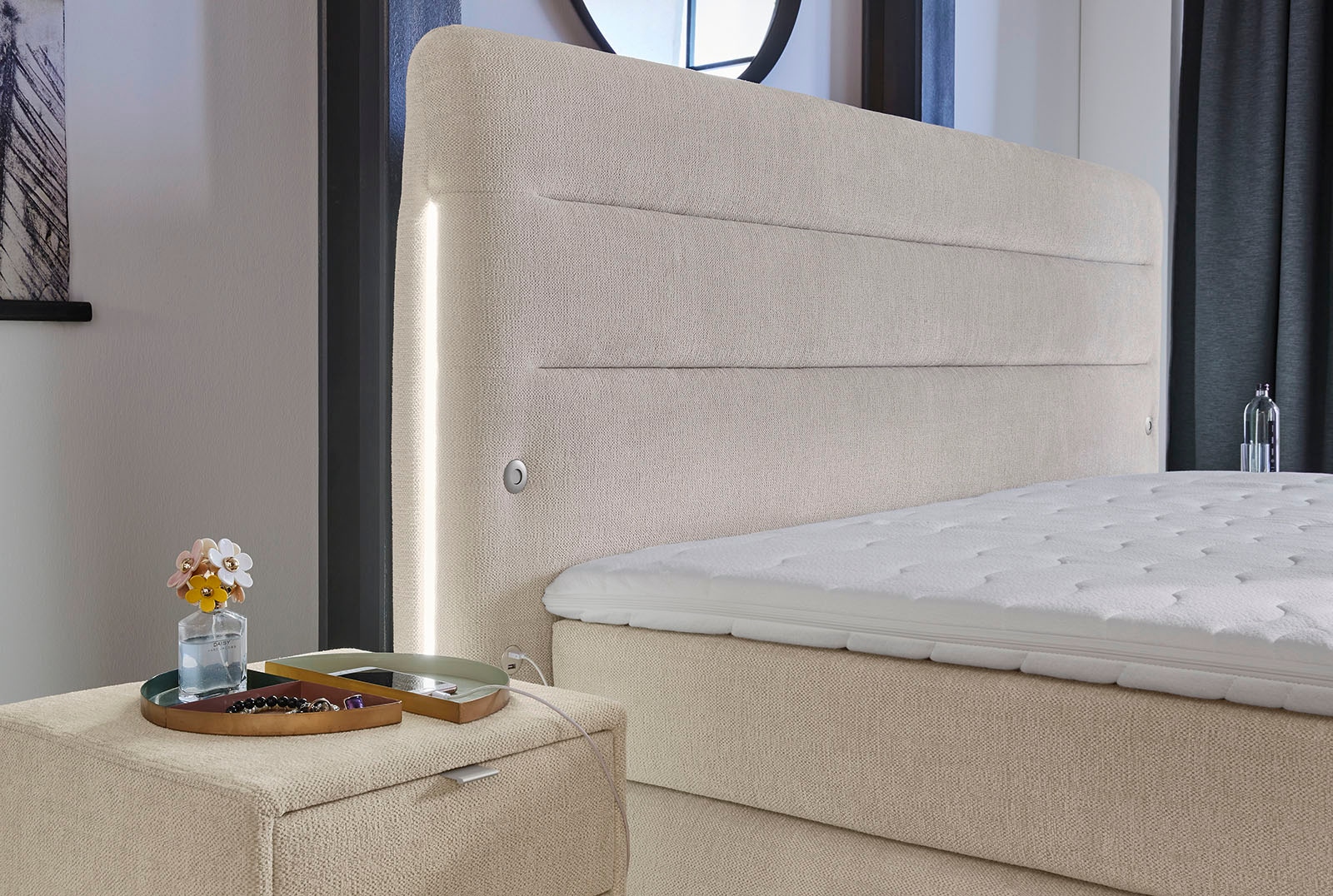 Jockenhöfer Gruppe Lit boxspring »Livia« incluant éclairage LED, 4 ports de charge USB, matelas TTFK 7 zones