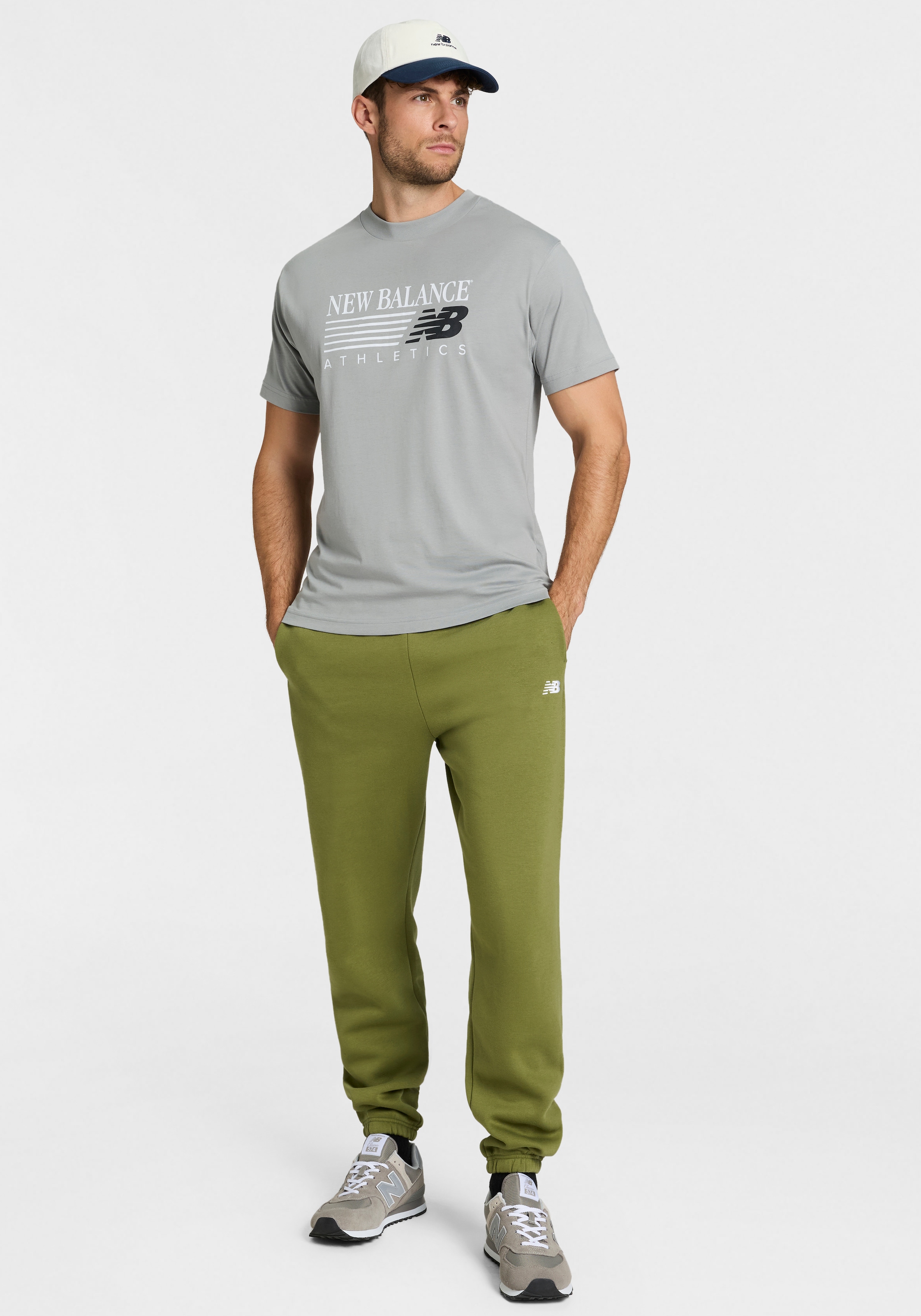 New Balance T-Shirt »REIMAGINED  GRAPHIC T-SHIRT« sportlicher Stil, aus Baumwolle, T-Shirt-Schnitt