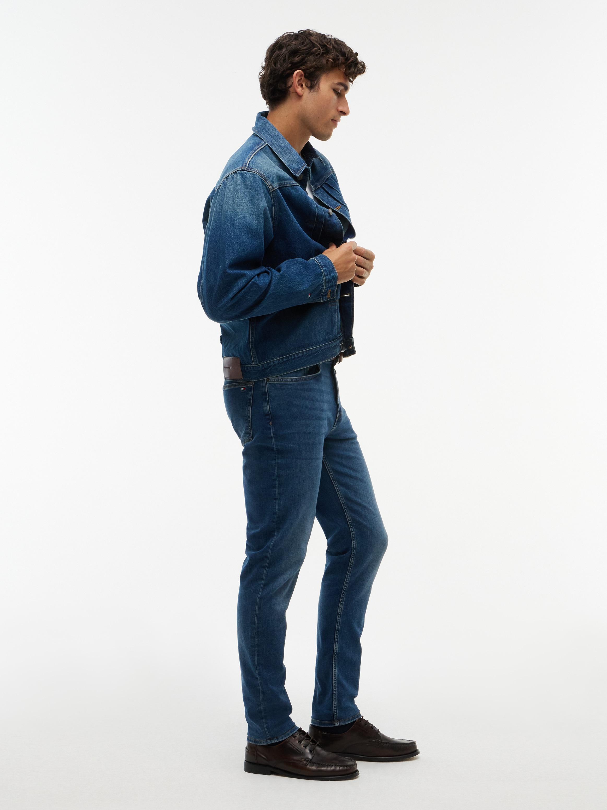 Tommy Hilfiger Slim-fit-Jeans »CORE BLEECKER« mit dezenter Waschung