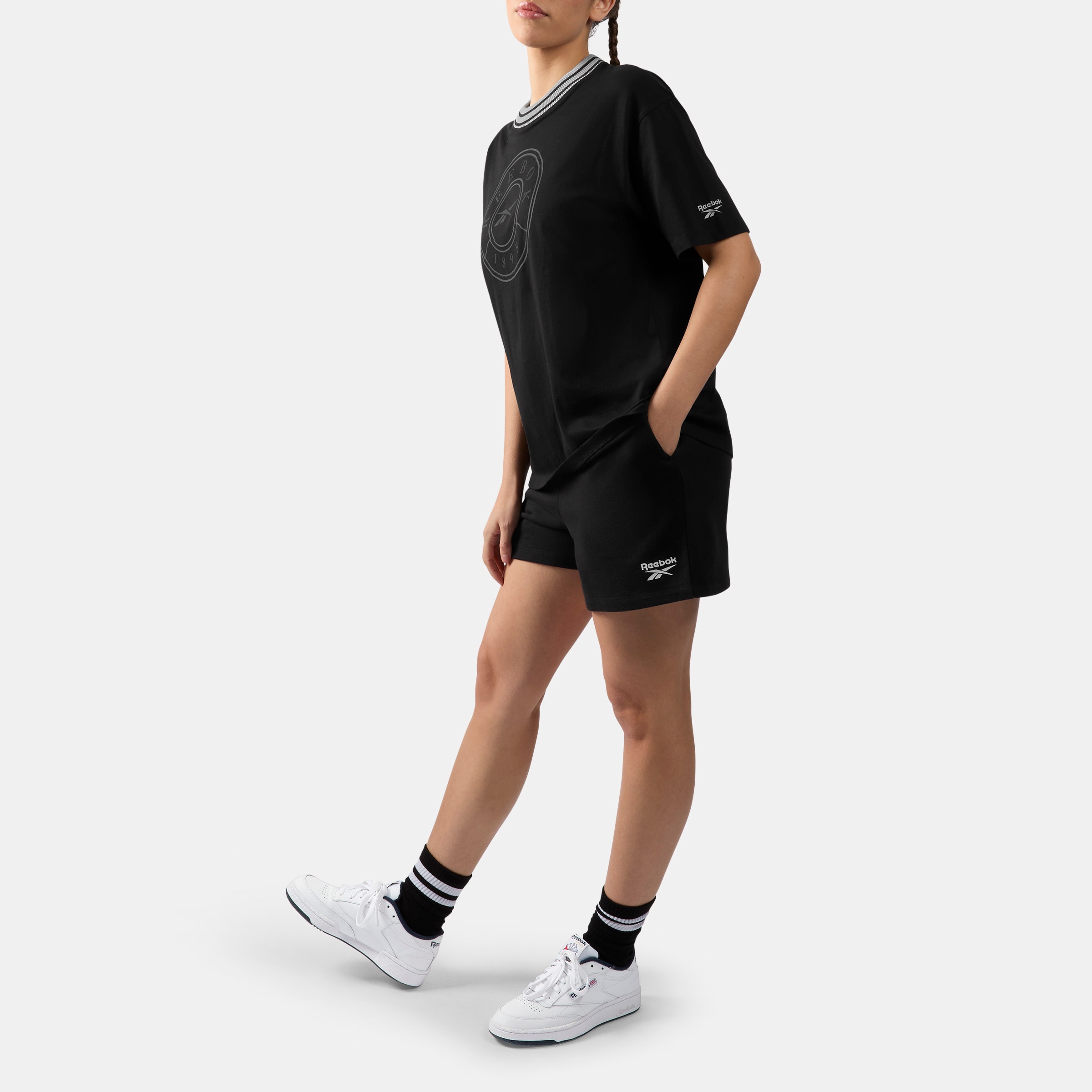 Reebok Sweatshorts »TYLA SHORTS«  Sweatshorts-Design, sportlicher Stil, für Freizeit