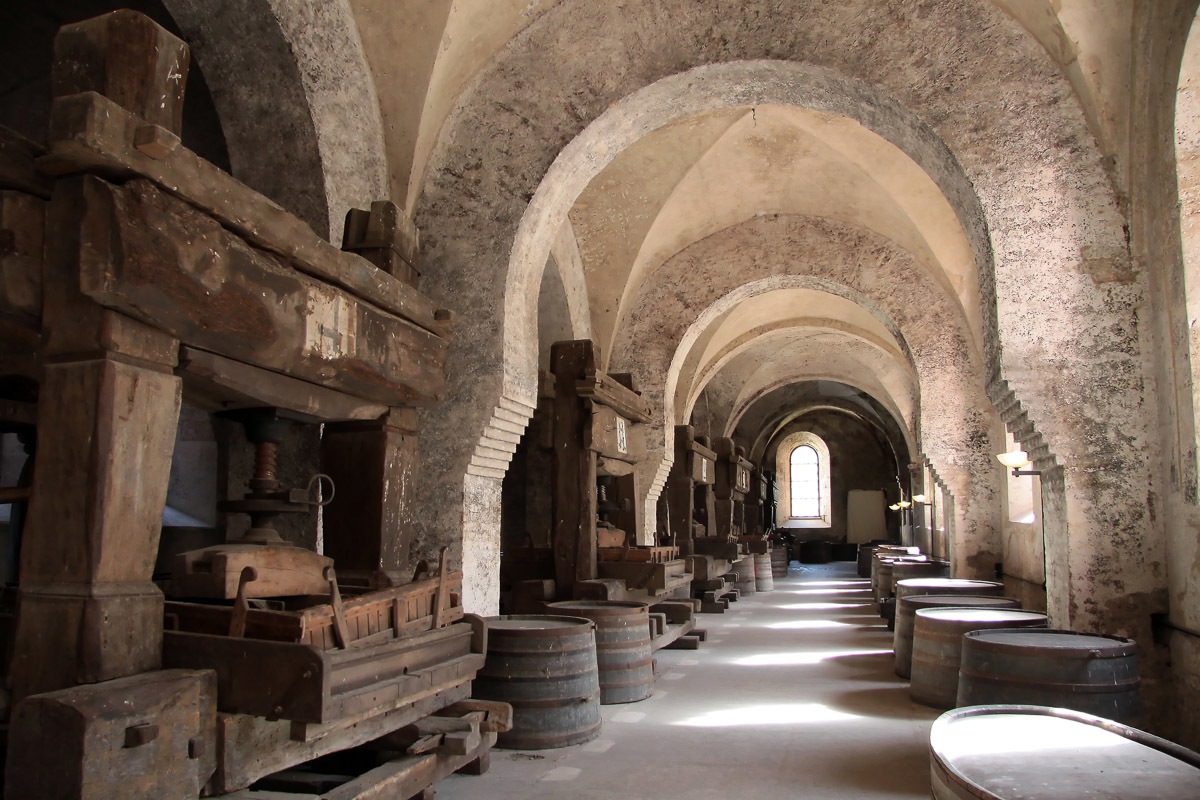 Image of Papermoon Fototapete »Alte Bögen auf Weinberg«, samtig, Vliestapete, hochwertiger Digitaldruck bei Ackermann Versand Schweiz
