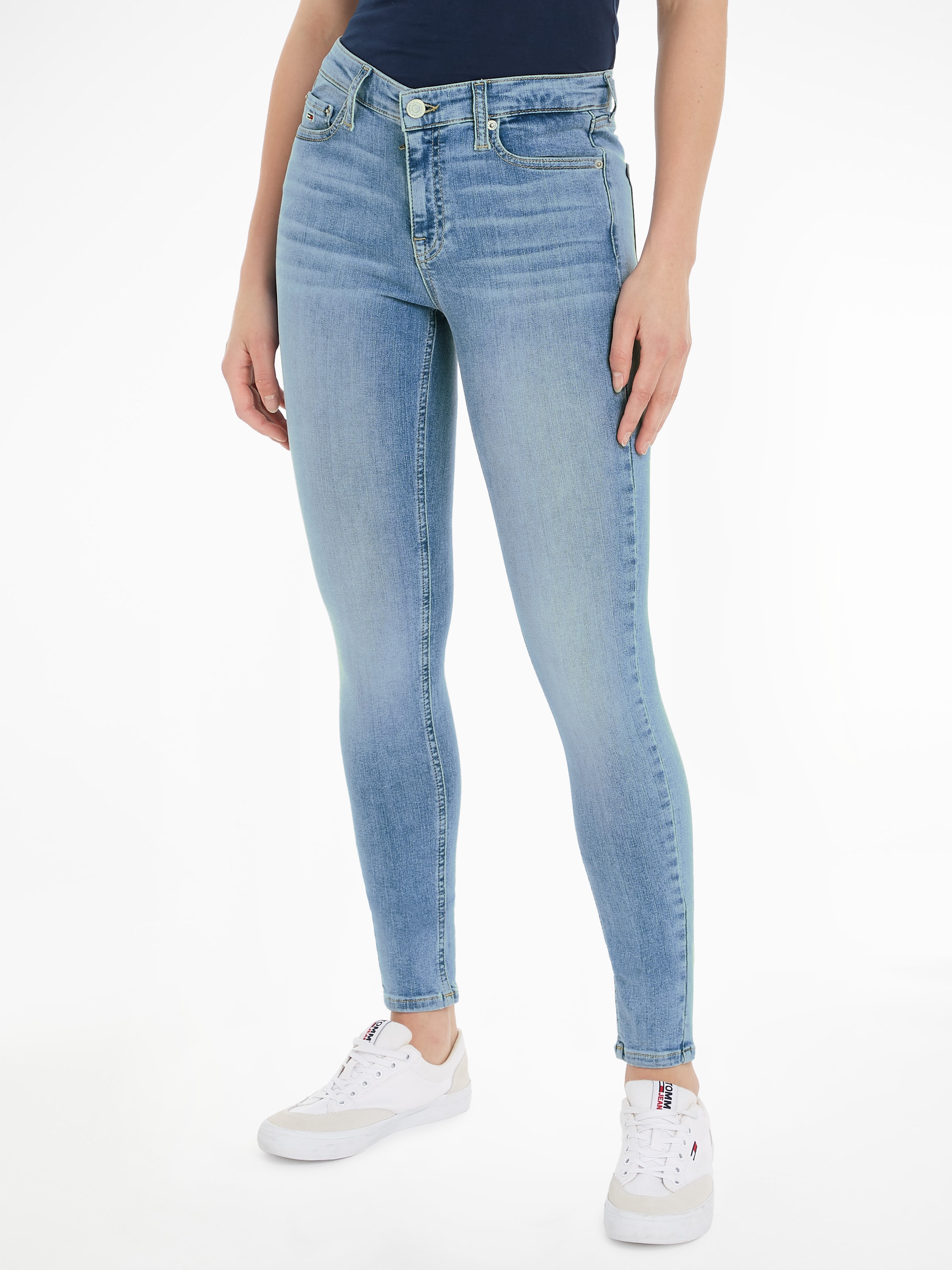 Tommy Jeans Skinny-fit-Jeans »Nora Mid Rise Skinny Fit«, mit Waschung, Logo-Badge