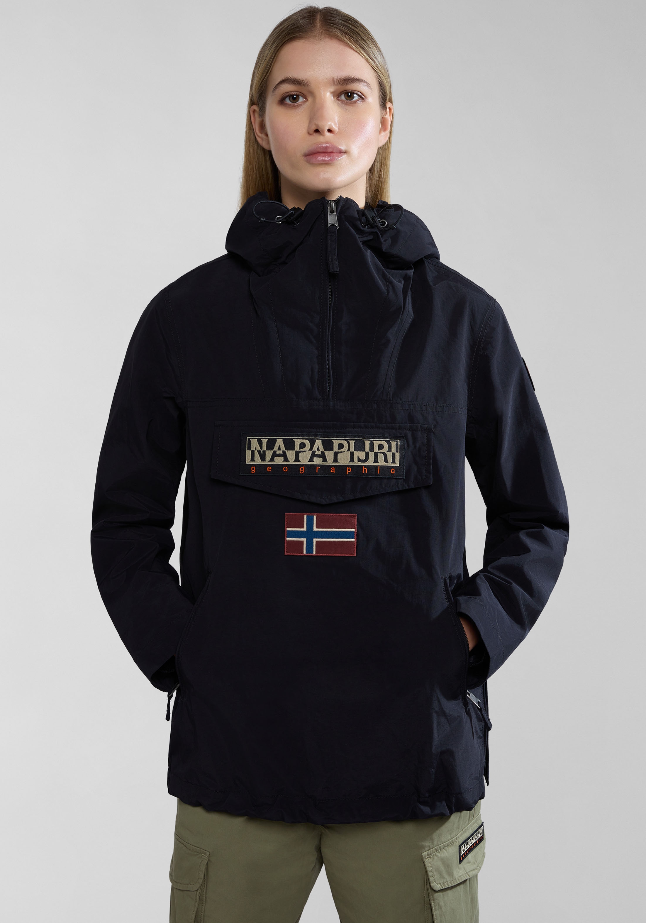 Napapijri Funktionsjacke »RAINFOREST S W PKT 3 041 BLACK«, mit Kapuze, Markenlogo auf dem Ärmel; Reissverschluss im Saum; Schnalle an Kapuze