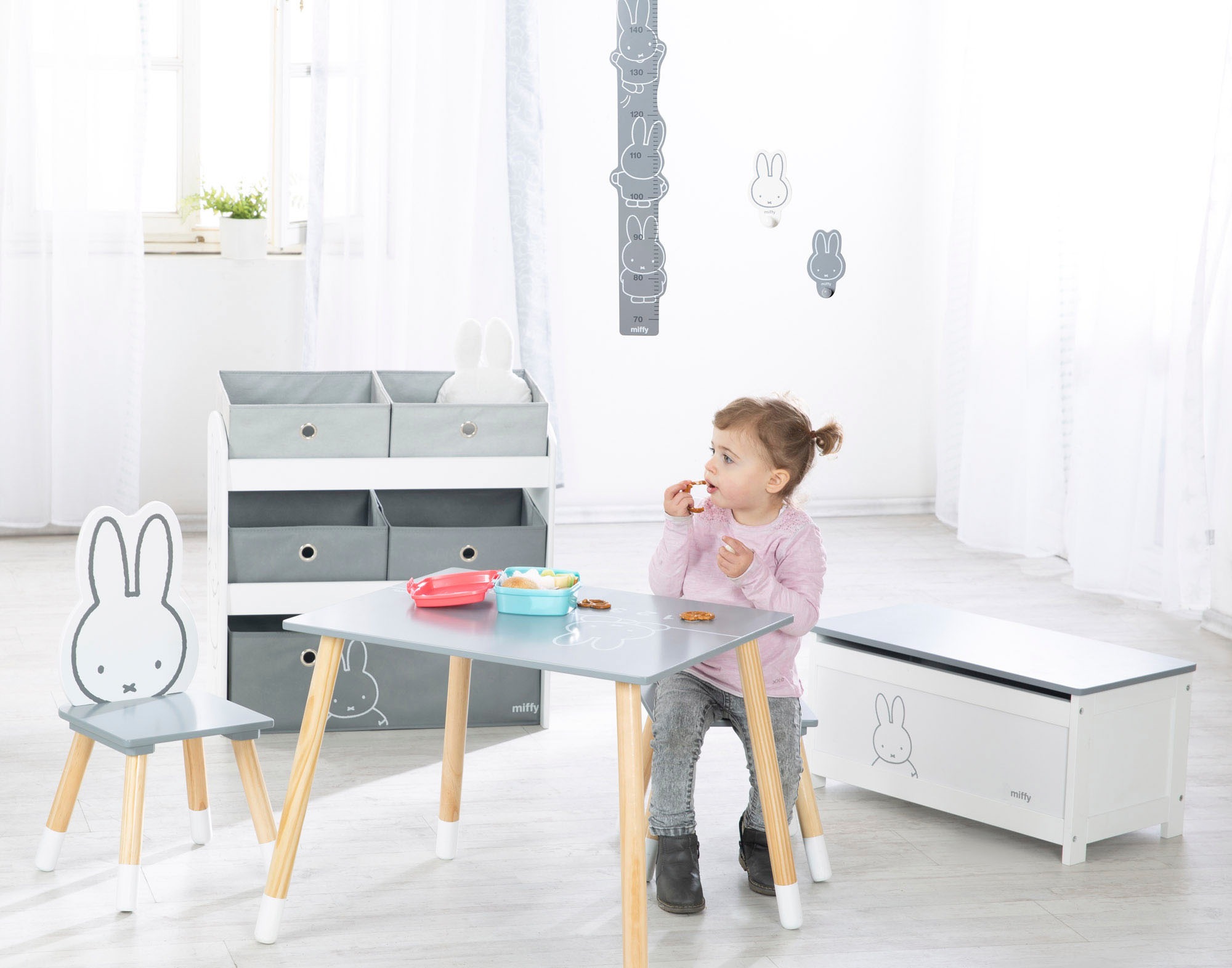 roba® Kinderregal »miffy®, grau«, inklusive 5 Stoffboxen in 2 Grössen