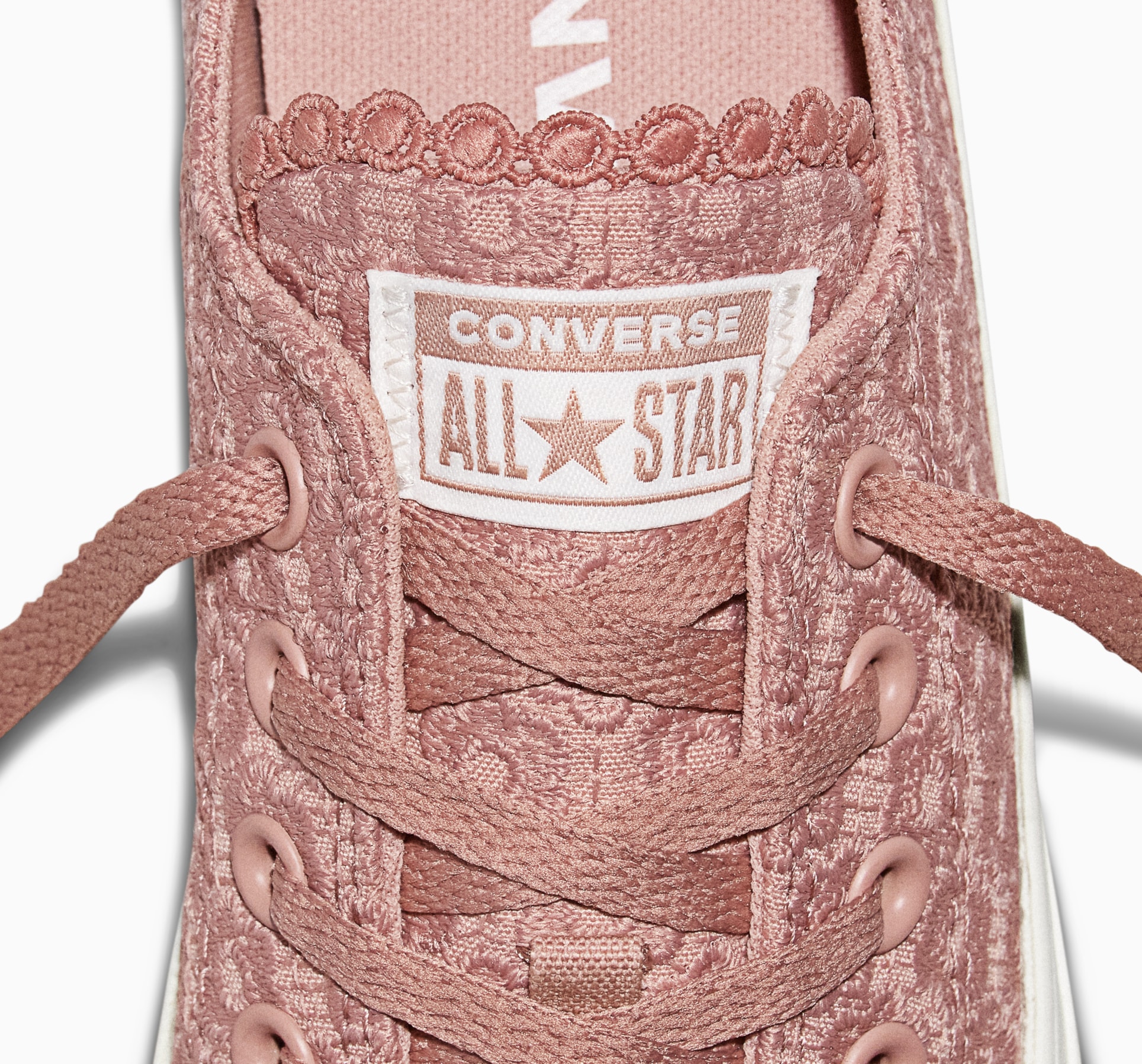 Converse Sneaker »CONVERSE CHUCK TAYLOR ALL STAR CROCHET FLORALS«  für sportlichen Look im Alltag, leicht profiliertes Laufsohlenprofil